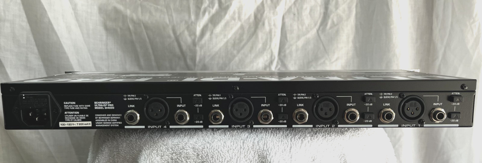 Behringer DI800 Ultra-DI Pro 8 Channel Direct Box - Phantom Powered - Rack Mount