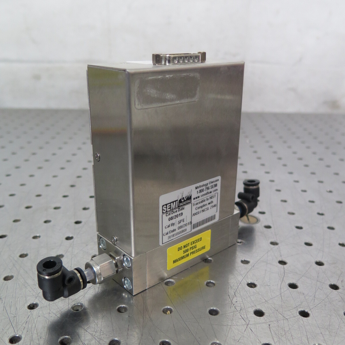 R196806 SemiFlow Engineering SFC 300M Mass Flow Controller CO2 250 SCCM