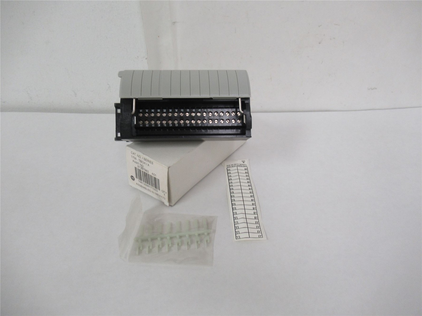 252915 New In Box; Allen-Bradley 1756-TBCH XT Terminal Block
