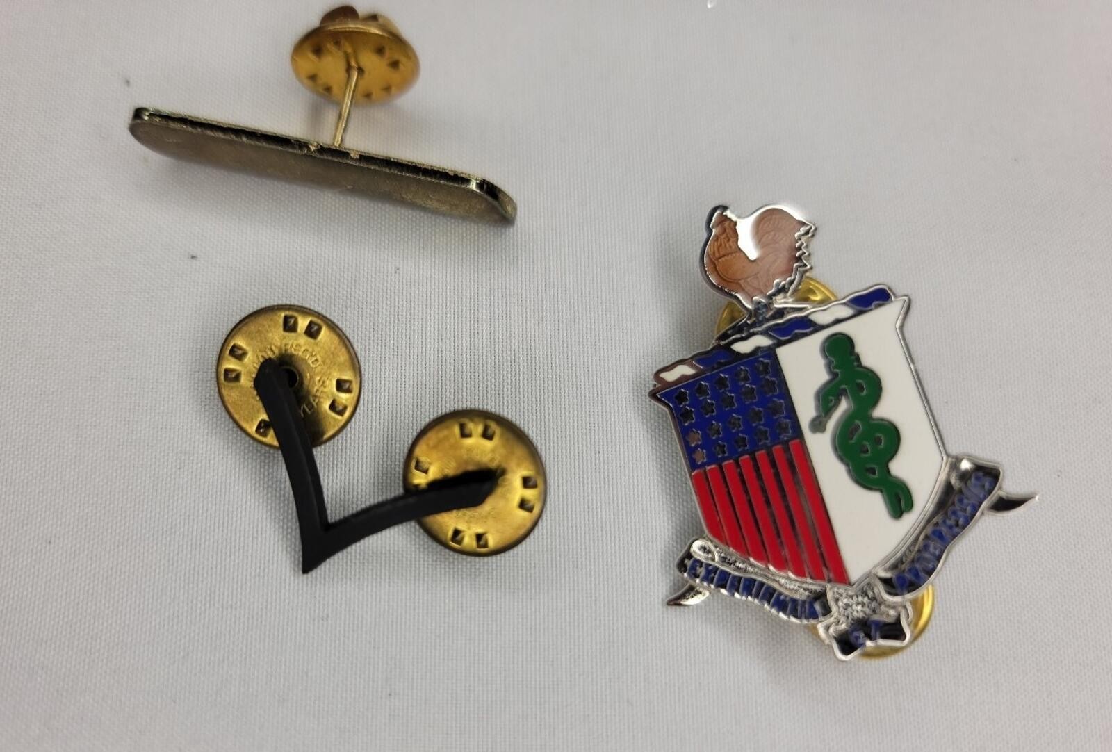 GENUINE U.S. ARMY CORPS CREST: MEDICAL DEPARTMENT - EXPERIENTIA ET PROGRESSUS ++
