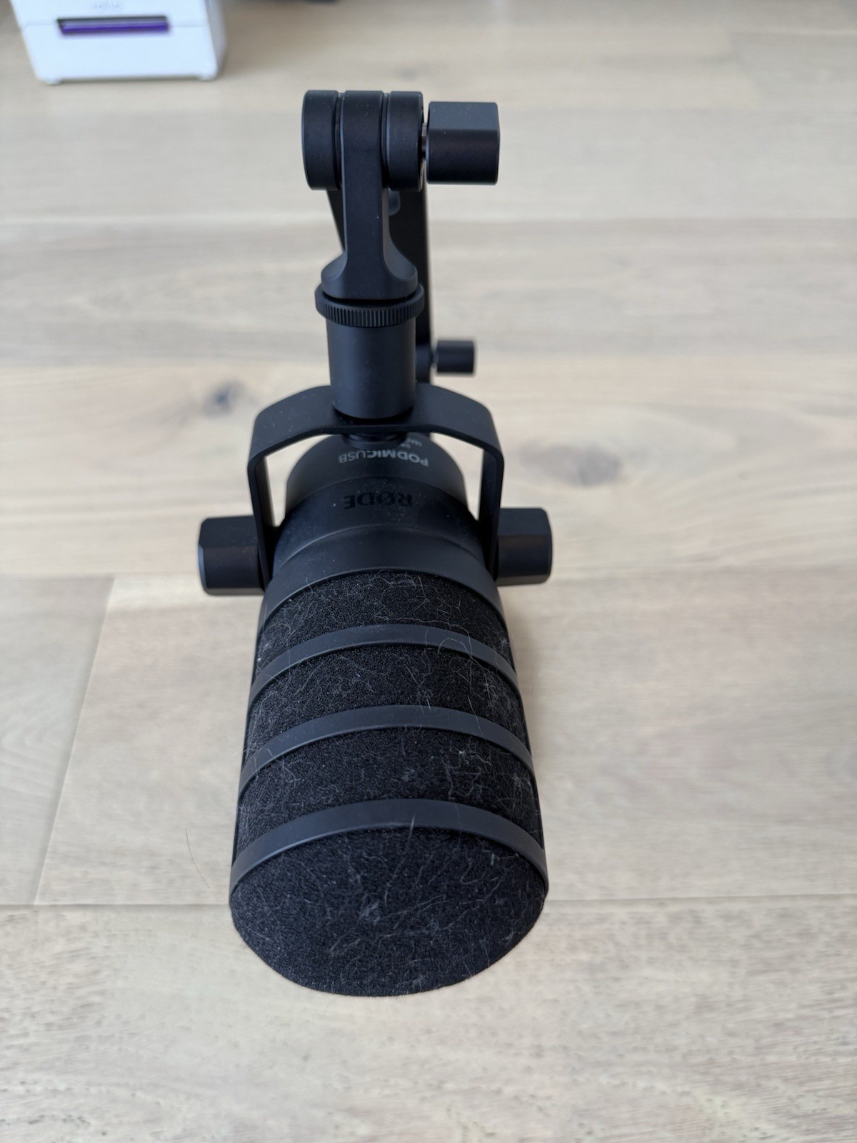 RØDE PodMic Dynamic Broadcast Microphone + RØDE DS2 Stand