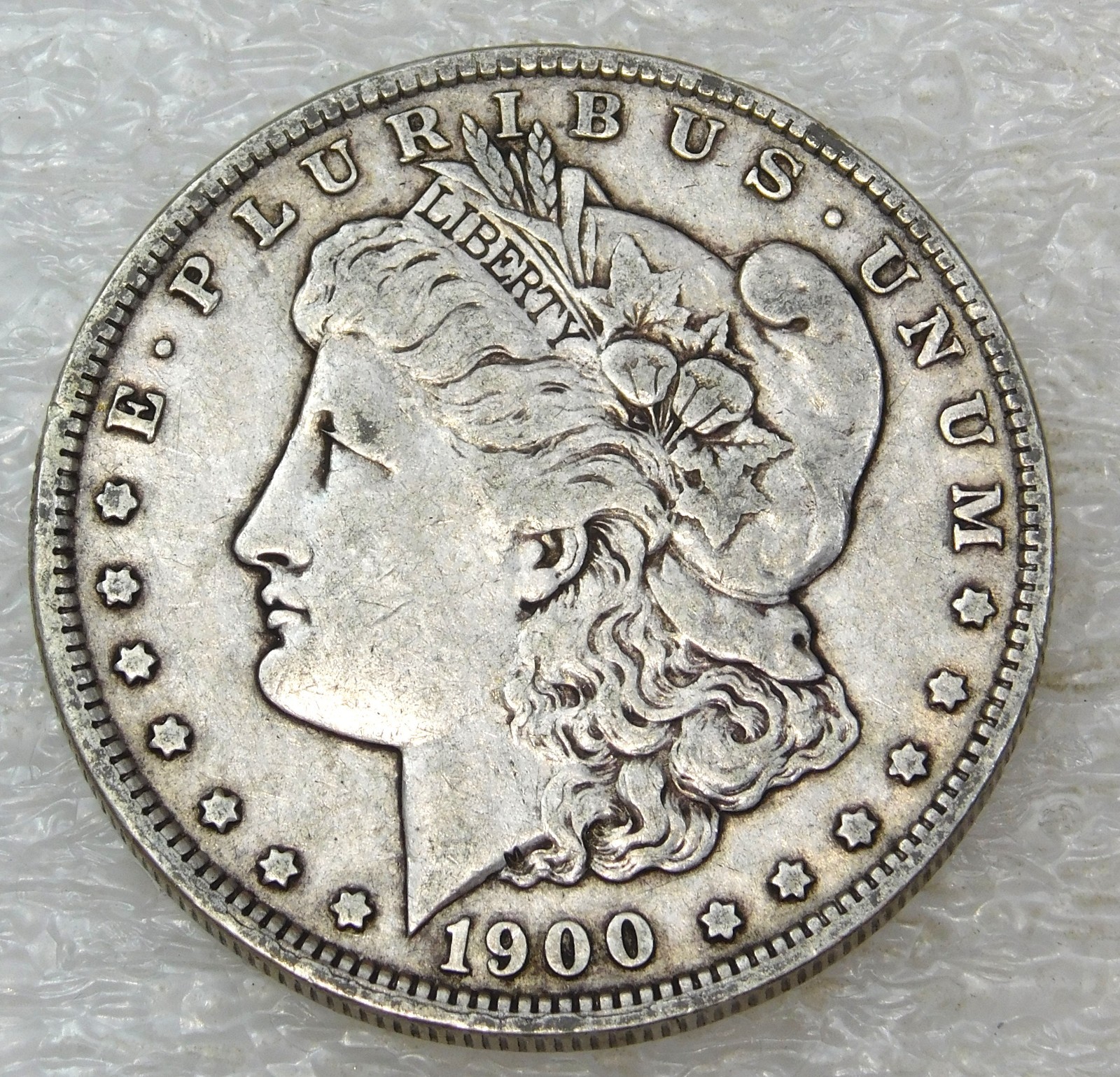 1900 O Morgan Silver Dollar VF Some Luster in saflip #P246