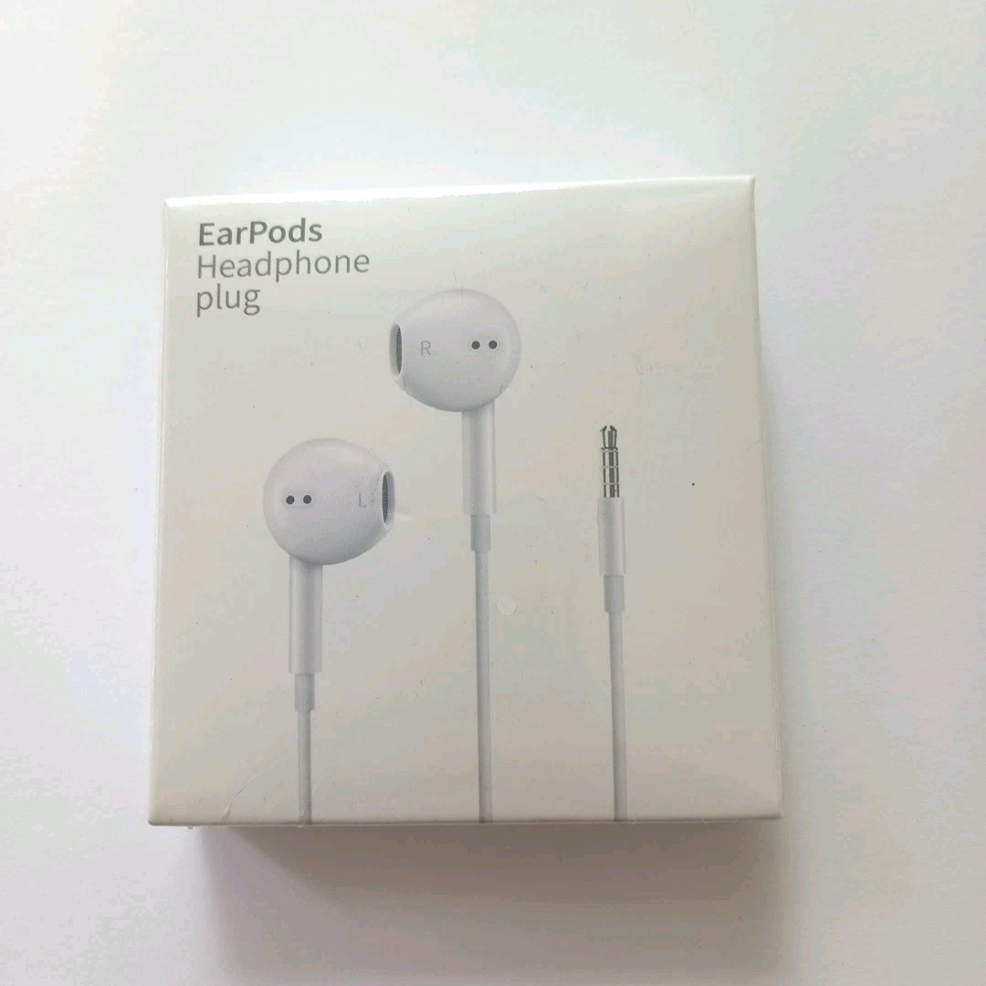 Ear pods Aux Plug,Volume Control,Mic,FAST DELIVERY 📬🚚!!!!!