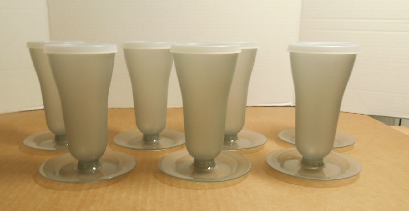 Tupperware Gray Parfait Dessert Dishes #754 with Lids Lot of 7 R10