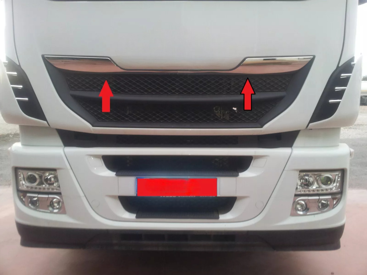2 pcs 3D Front Grill Cover Stainless Steel Decorations for Iveco Stralis Hi Way