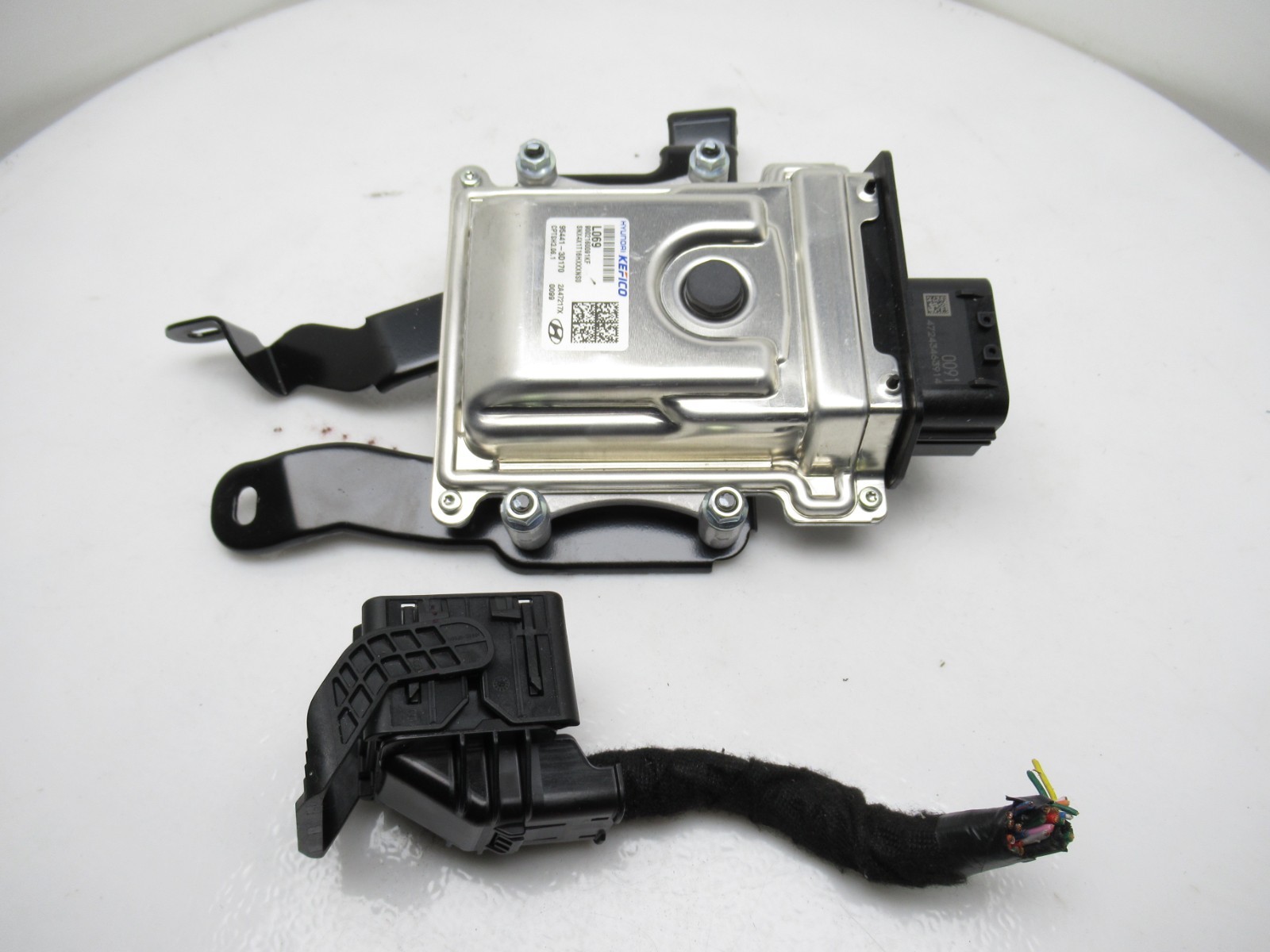 2025 Hyundai Tucson Hybrid Blue Transmission Control Module 95440-3D170 OEM