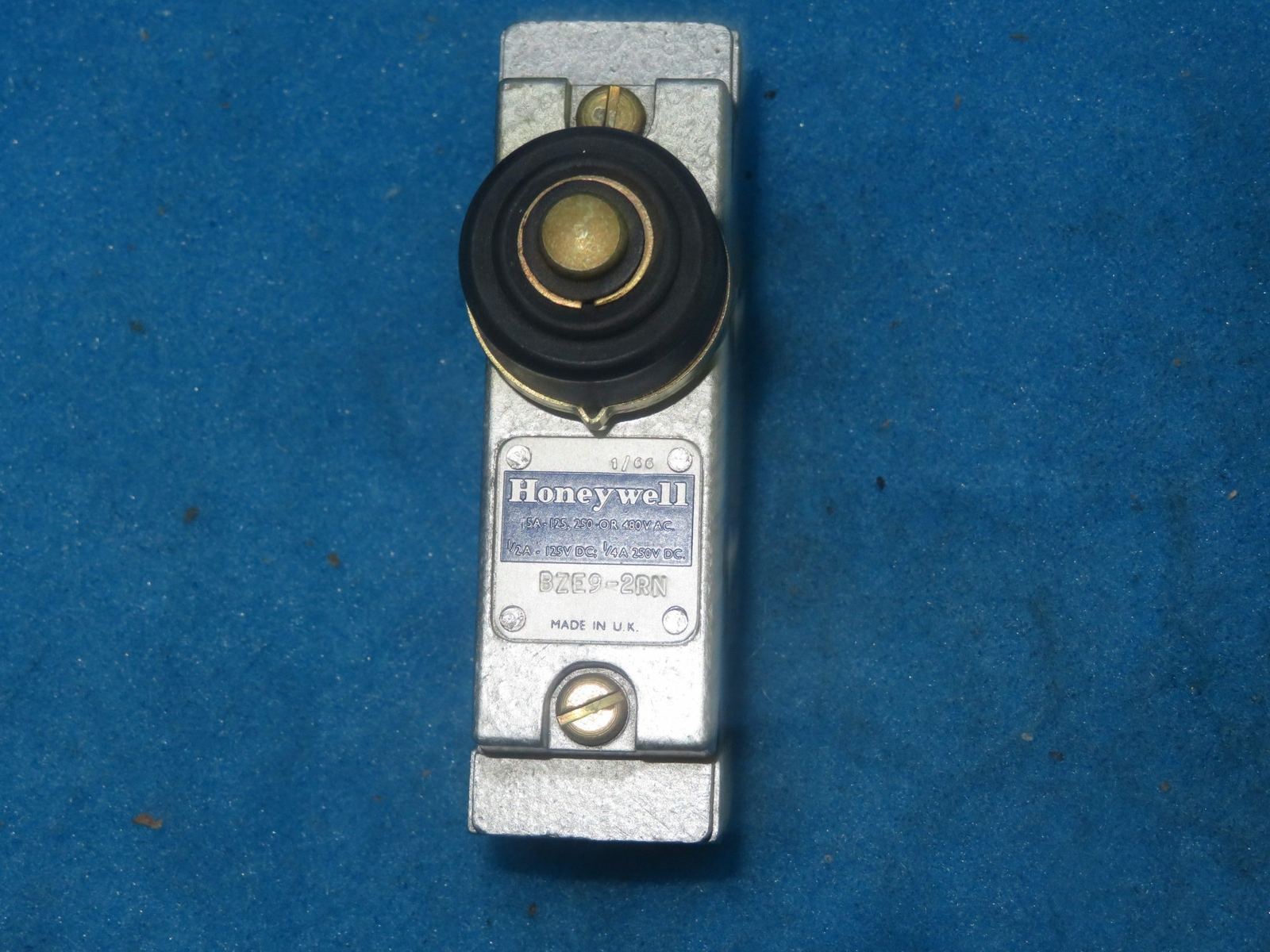 New Honeywell BZE9-2RN 7404 Switch + 1 Year Warranty