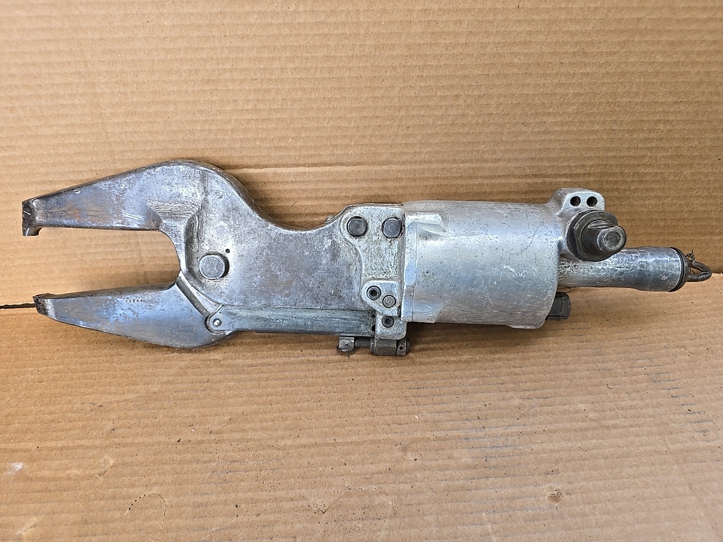 Chicago Pneumatic CP-351 Compression Riveter Squeezer Rivet Air Tool