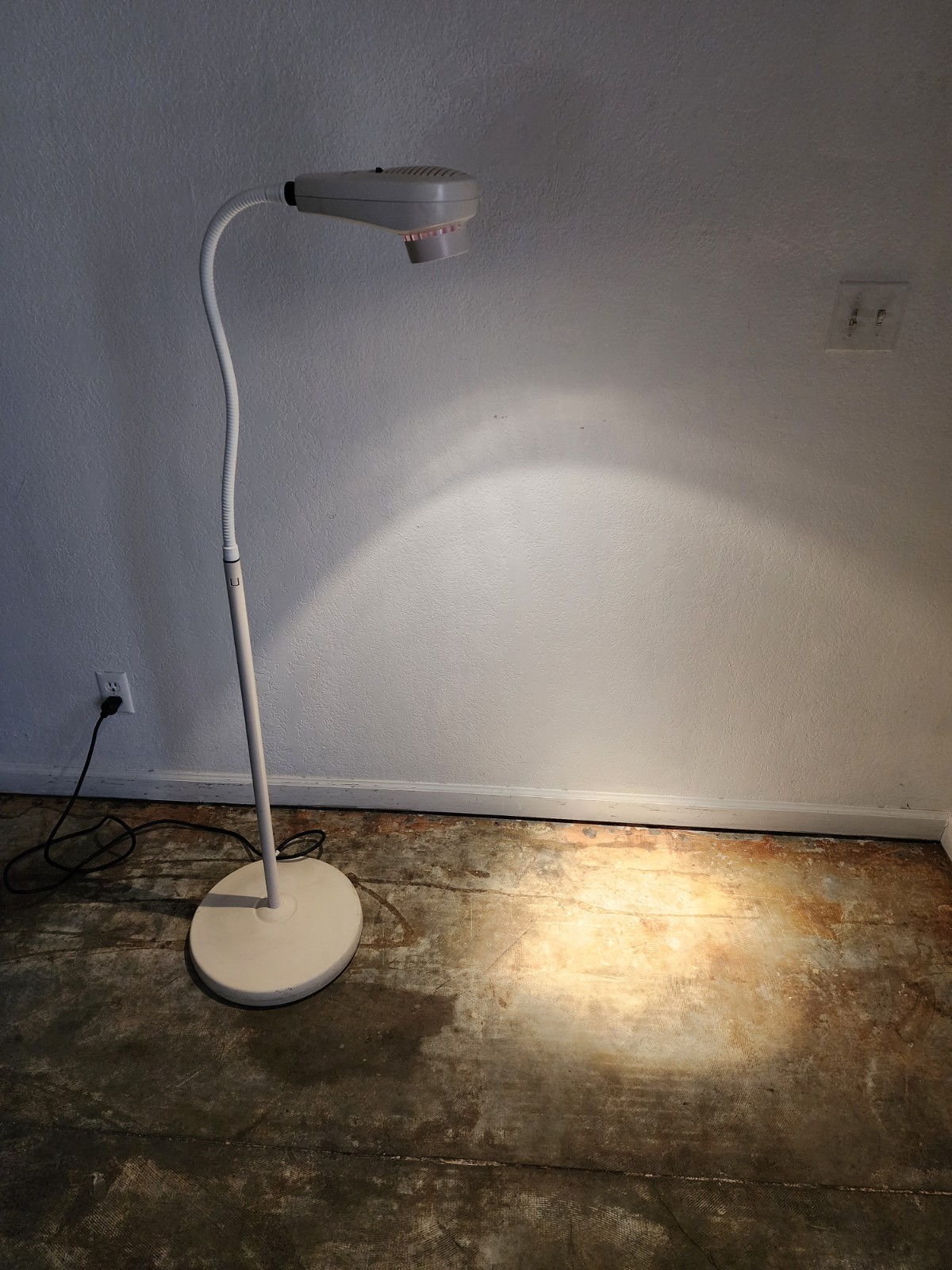 Welch Allyn LS-135 Halogen Examination Floor Light with Stand
