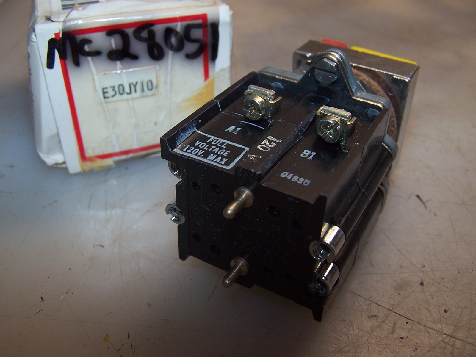 NEW CUTLER HAMMER OPERATOR SWITCH PUSH BUTTON E30JY10