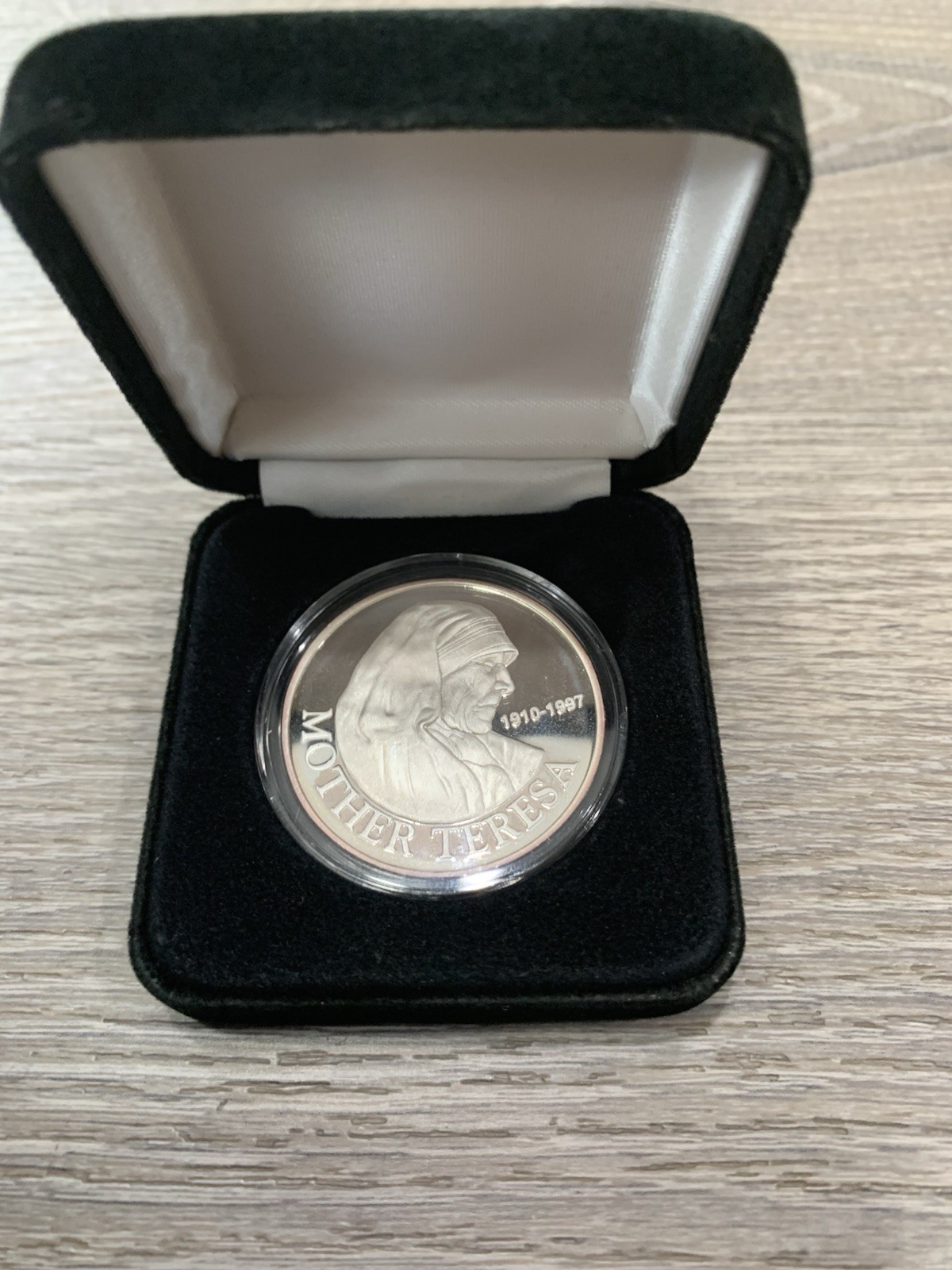 MOTHER TERESA Regina Medallion SILVER ROUND 1 OZ .999 Limited Edition Rare New