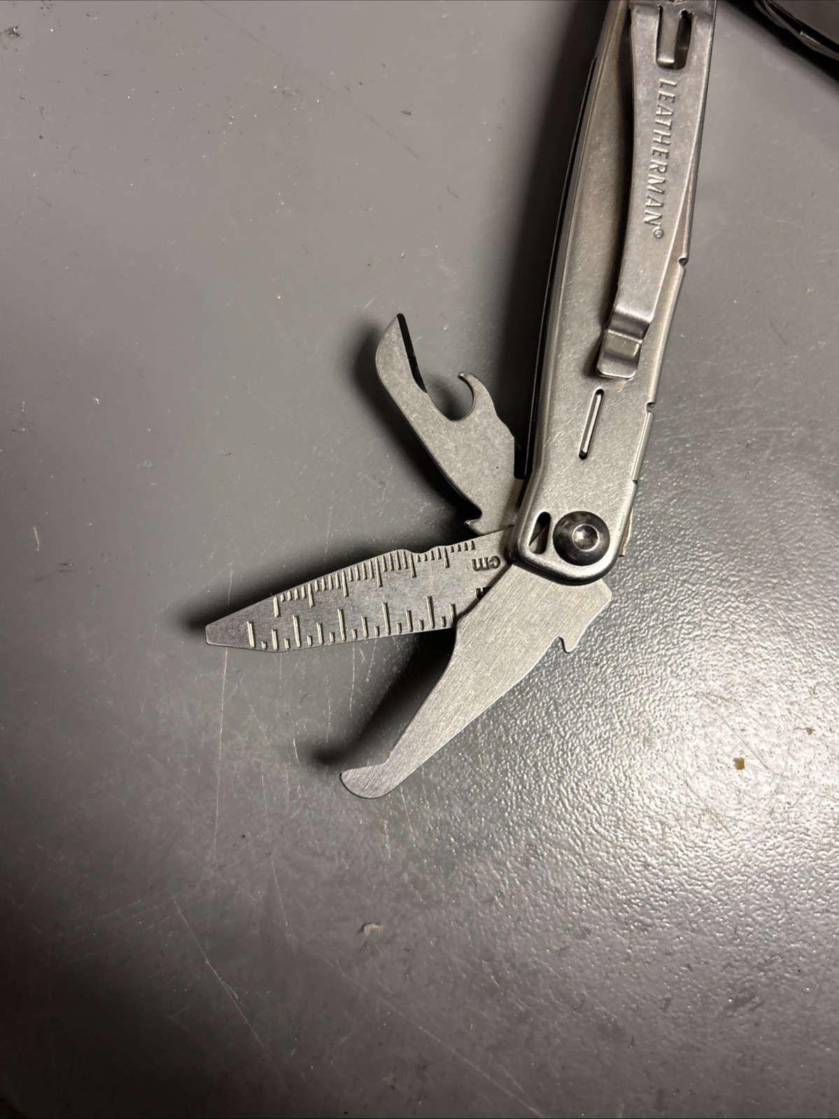 LEATHERMAN MULTI TOOL - WINGMAN