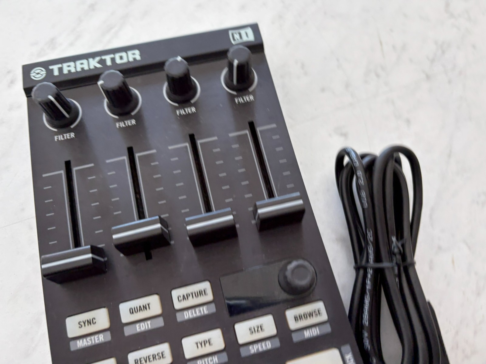 native instruments traktor kontrol F1