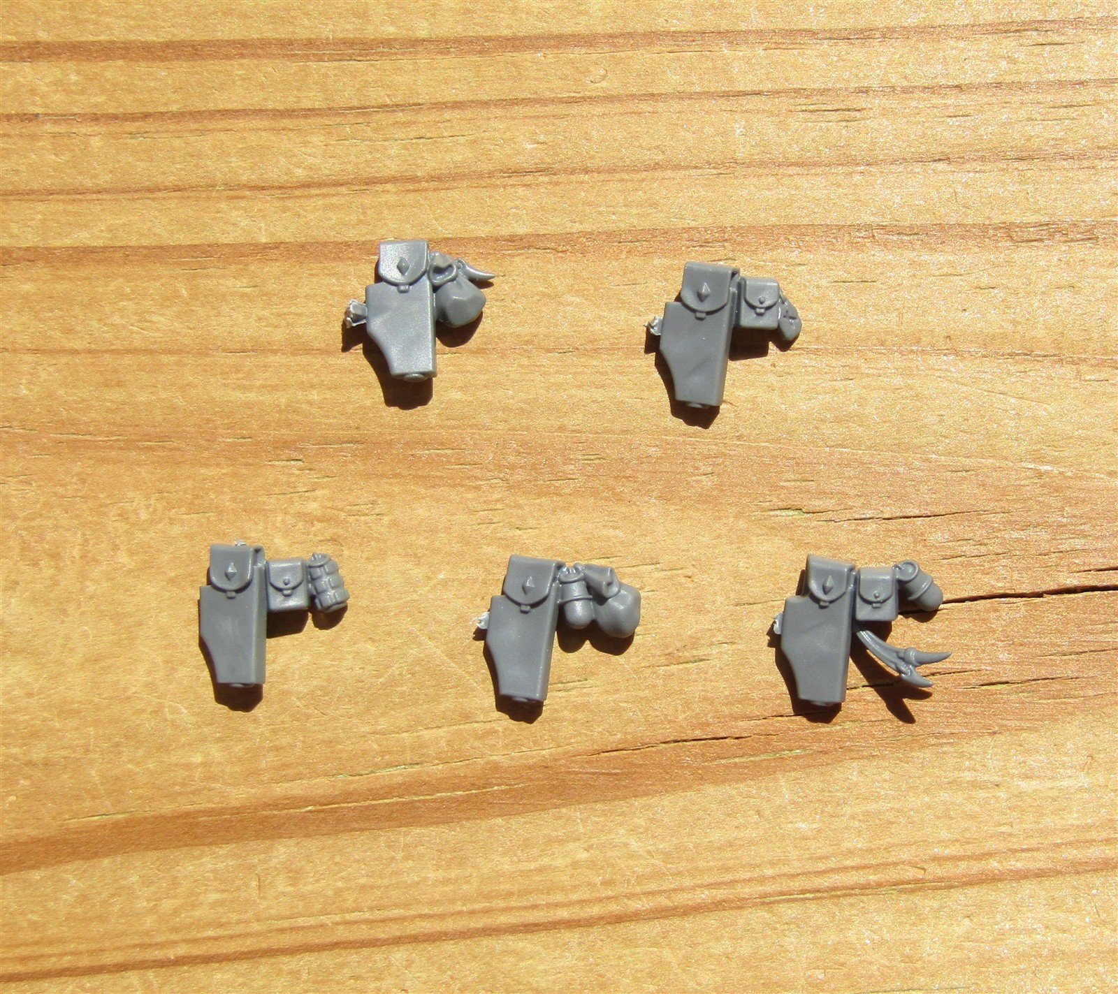 40K Space Wolves Blood Claws Empty Pistol Holsters/Pouches/Grenades Bits 5 Bitz