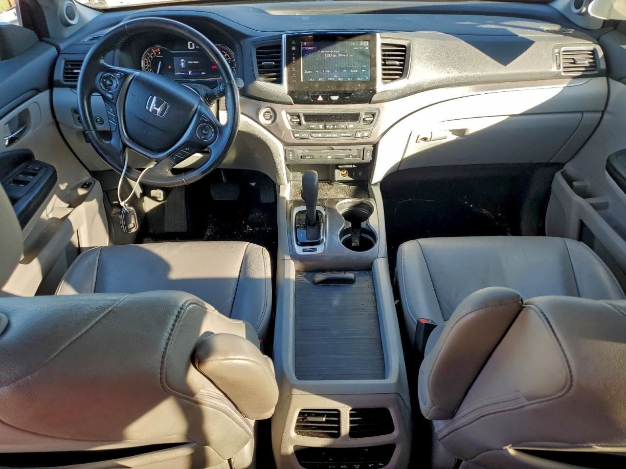 PILOT 2016 Glove Box 4993774