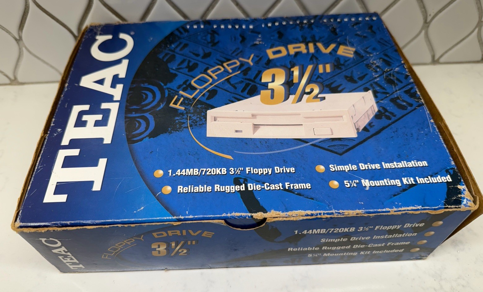 TEAC 3.5" Internal Floppy Disk Drive 3 1/2 FD-235HF/KIT + Installation Kit