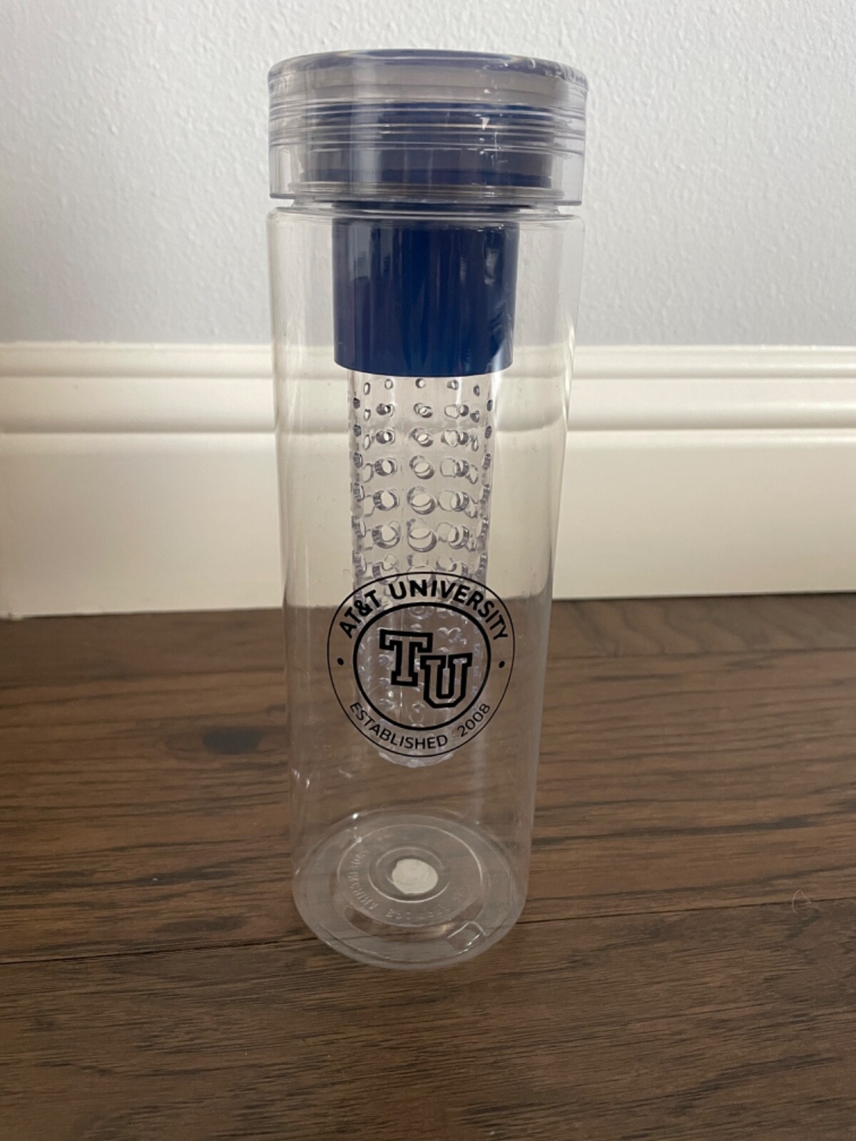 RARE AT&T UNIVERSITY PLASTIC WATER BOTTLE WITH INFUSER BY LEEDS NEW