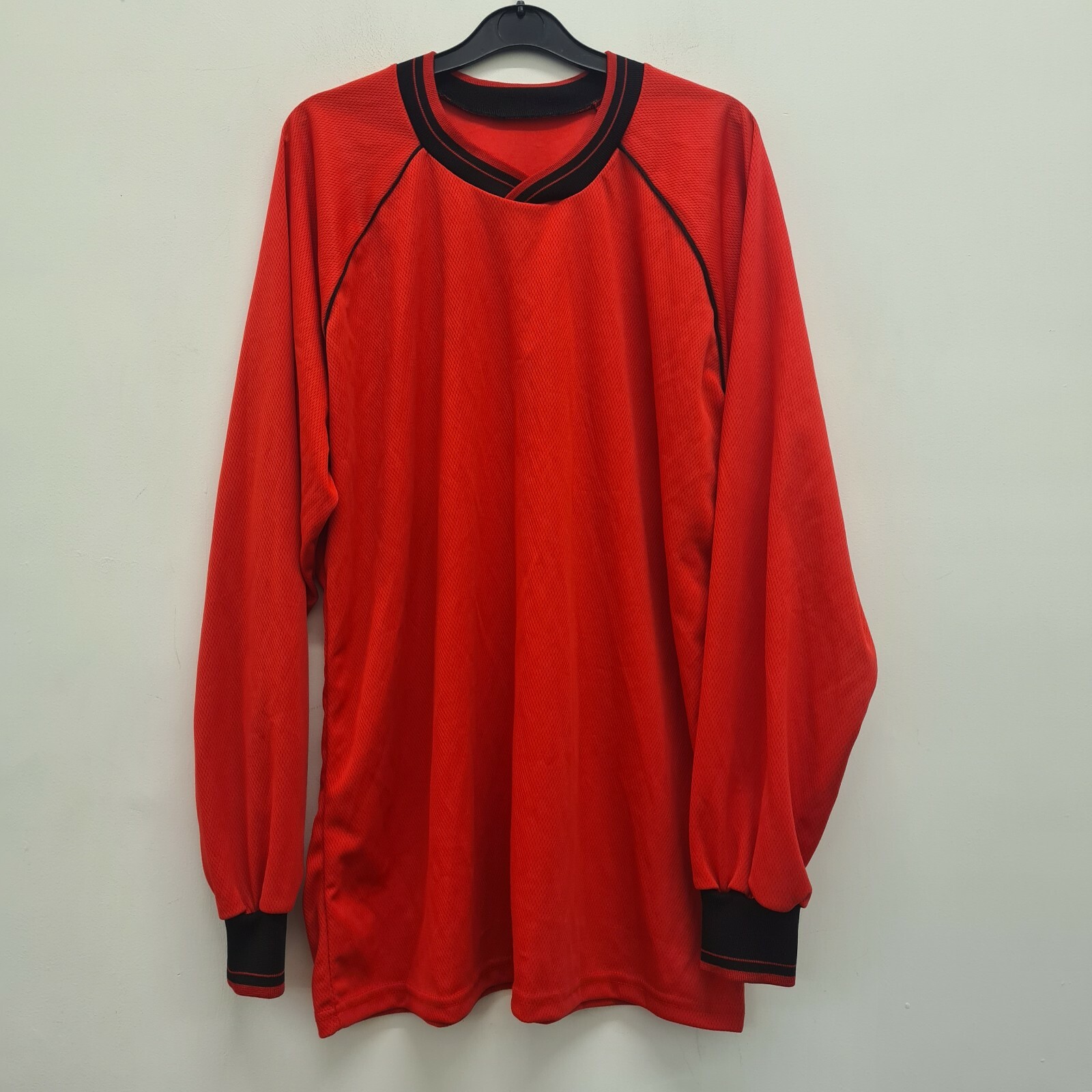 LONG SLEEVED SPORT TOPS. ALL SIZE 42/44" VARIOUS COLOURS *EL36