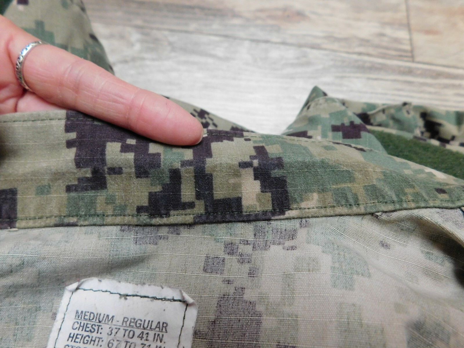US NAVY WORKING BLOUSE COAT SIZE MEDIUM - REGULAR