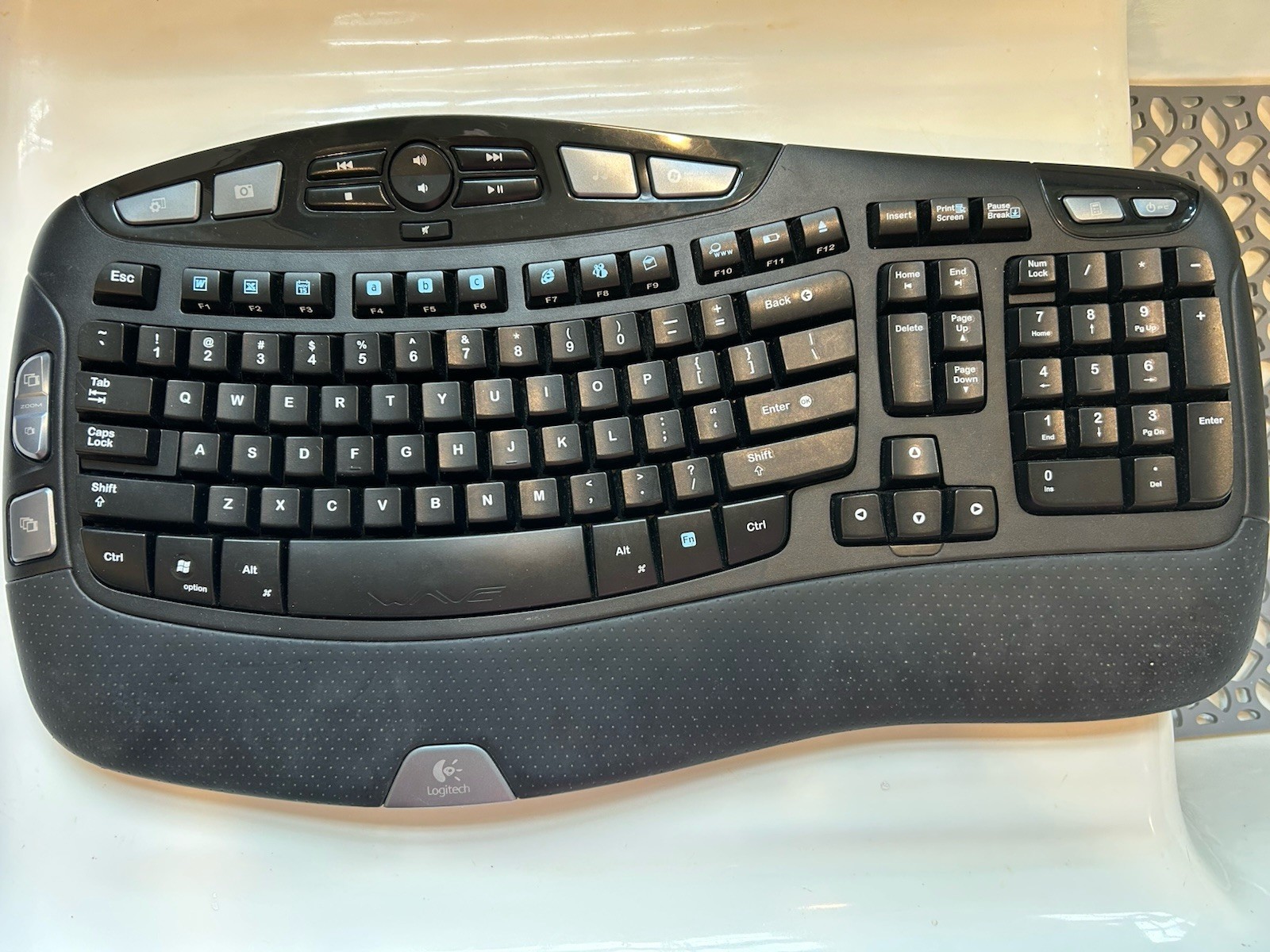 Logitech Curve Z856 (640-000494)Wireless Keyboard no mouse, no usb