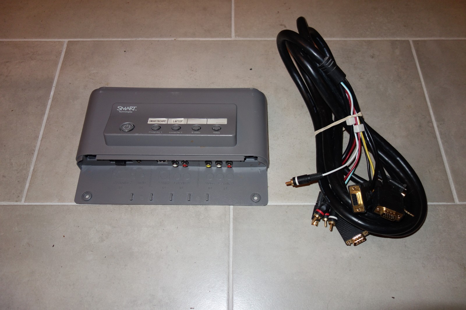 Smart Technologies 43-01909-20/ 52-00465-20/ 26-00153-23-A0 Output Switcher