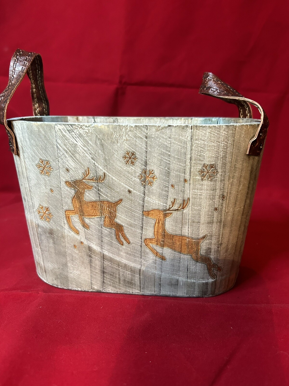 Reindeer basket with leather handles