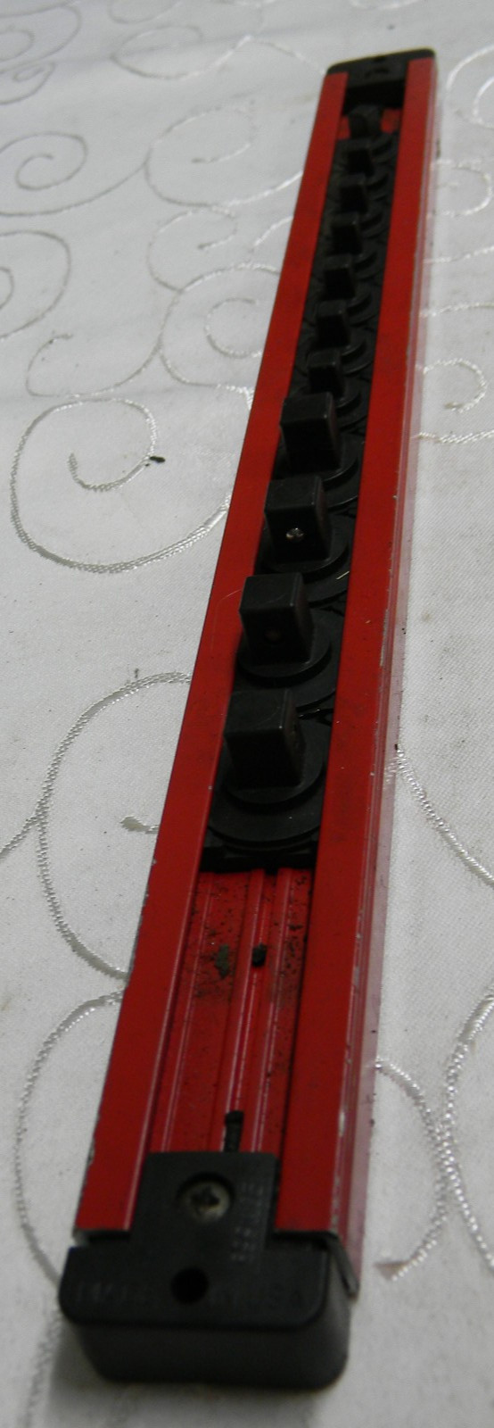 MATCO TOOLS RED 15" LONG MAGNETIC COMBINATION SOCKET HOLDER HOLDS 11 SOCKETS