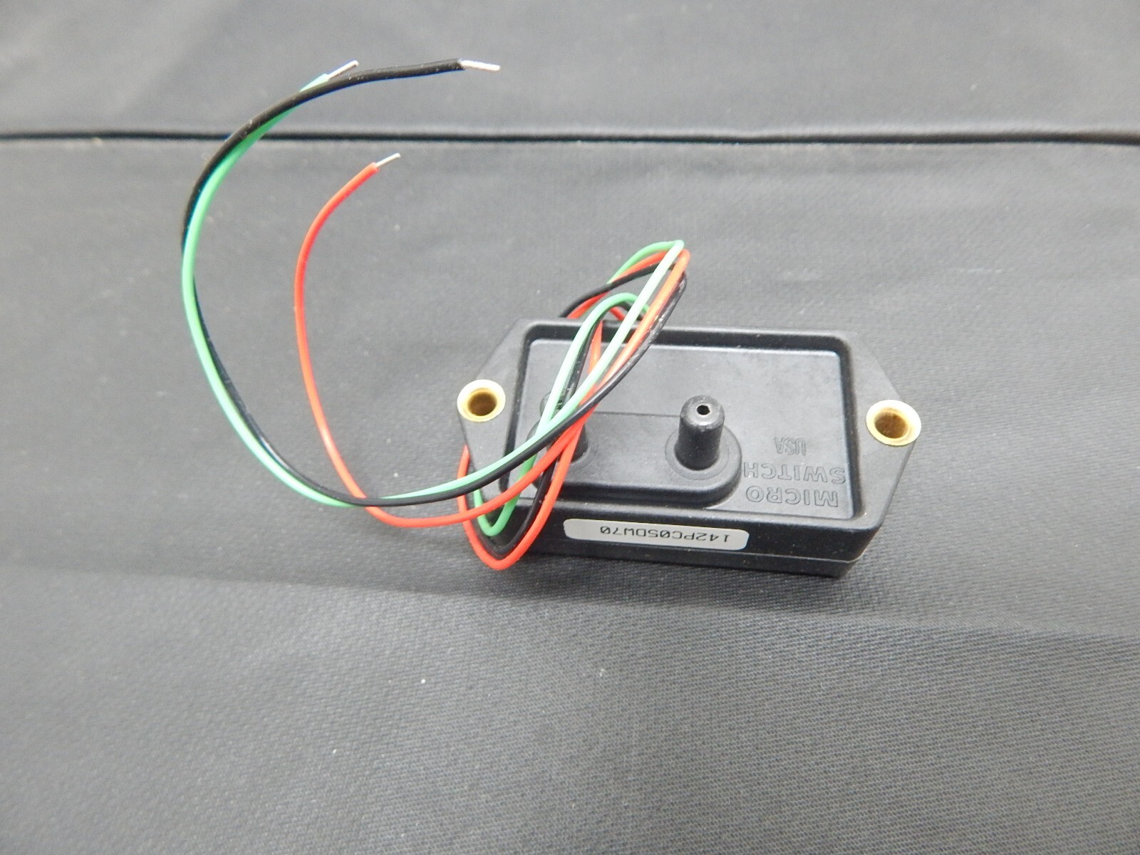 HONEYWELL MICROSWITCH 142PC05DW70 PRESSURE SWITCH Transducer -USA FAST SHIPPING
