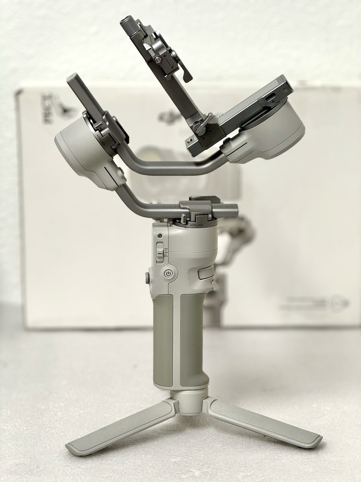 DJI RS 4 Mini Combo Gimbal Stabilizer Complete Set MPN HG7717 #C3