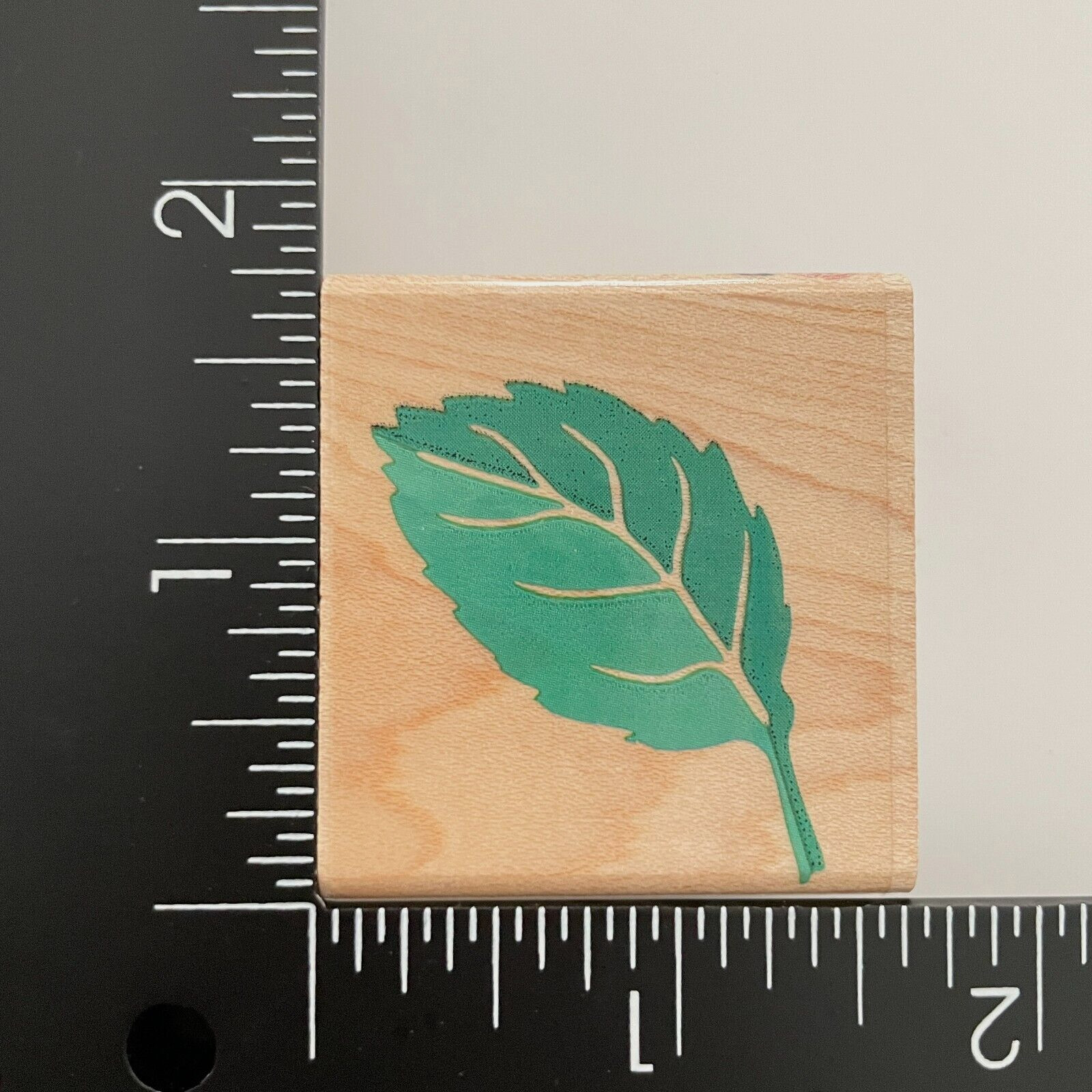 Rubber Stampede Single Lovely Little Leaf Z491C Wood Mounted Rubber Stamp