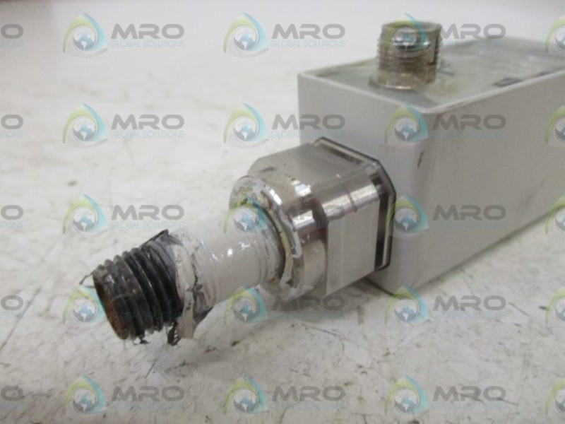 SMC ISE75-N02-67-P PRESSURE SWITCH UNMP