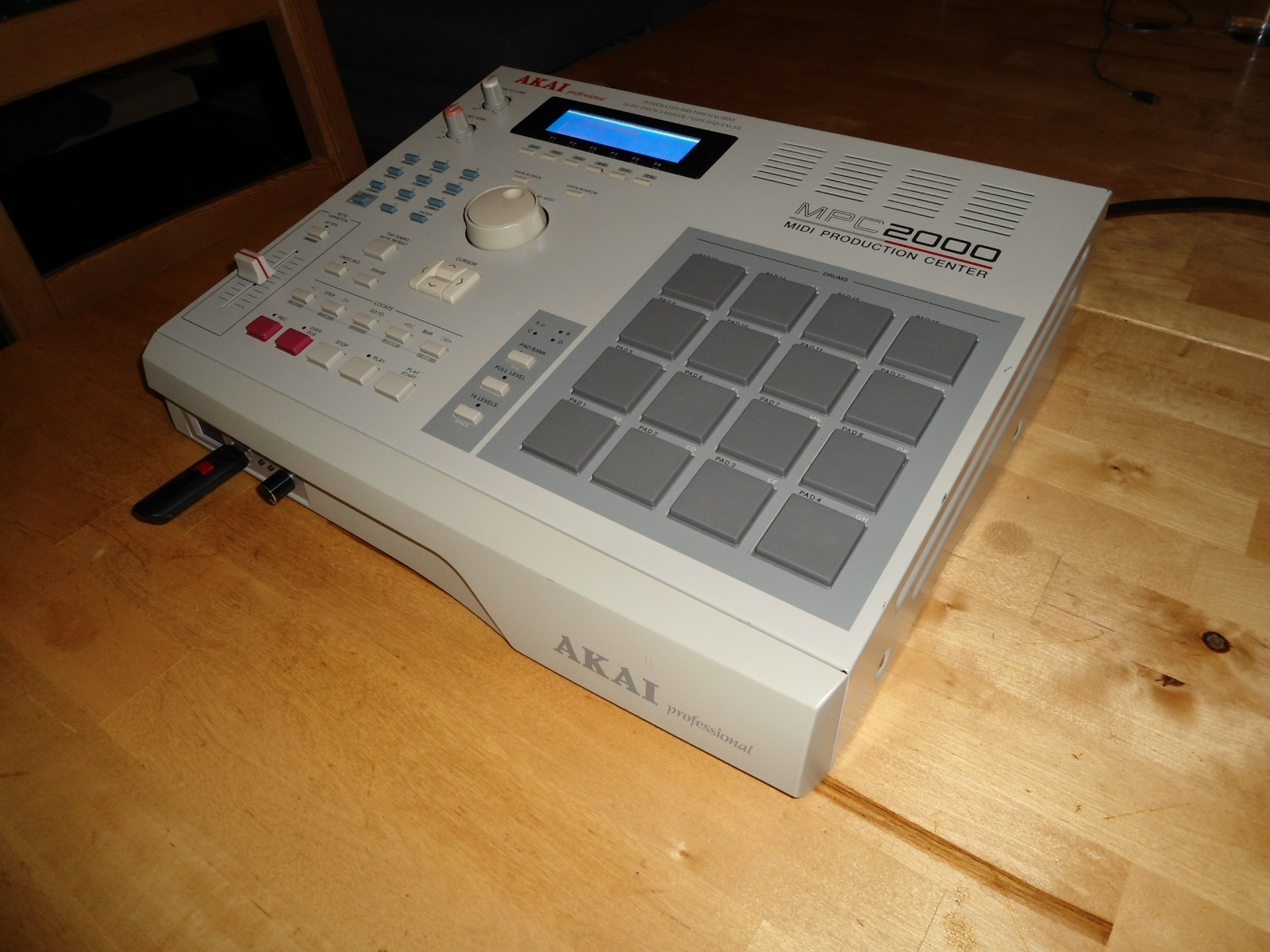 Fully Serviced Akai MPC 2000 w/USB Floppy Emulator 32MB RAM & Sample Kits
