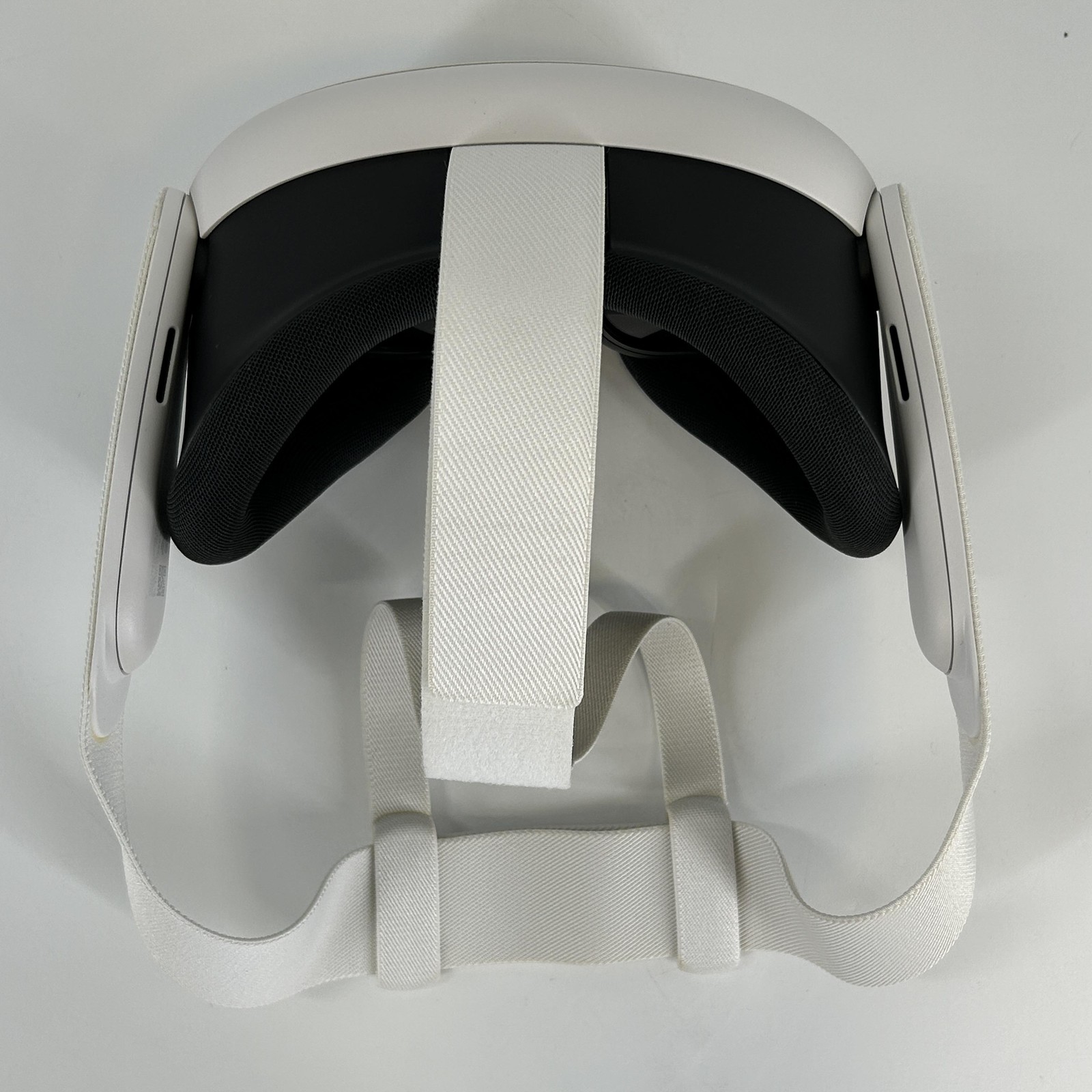 Meta Quest 3 VR Headset 128GB w/ Charger/Controllers/Regular Strap - Good