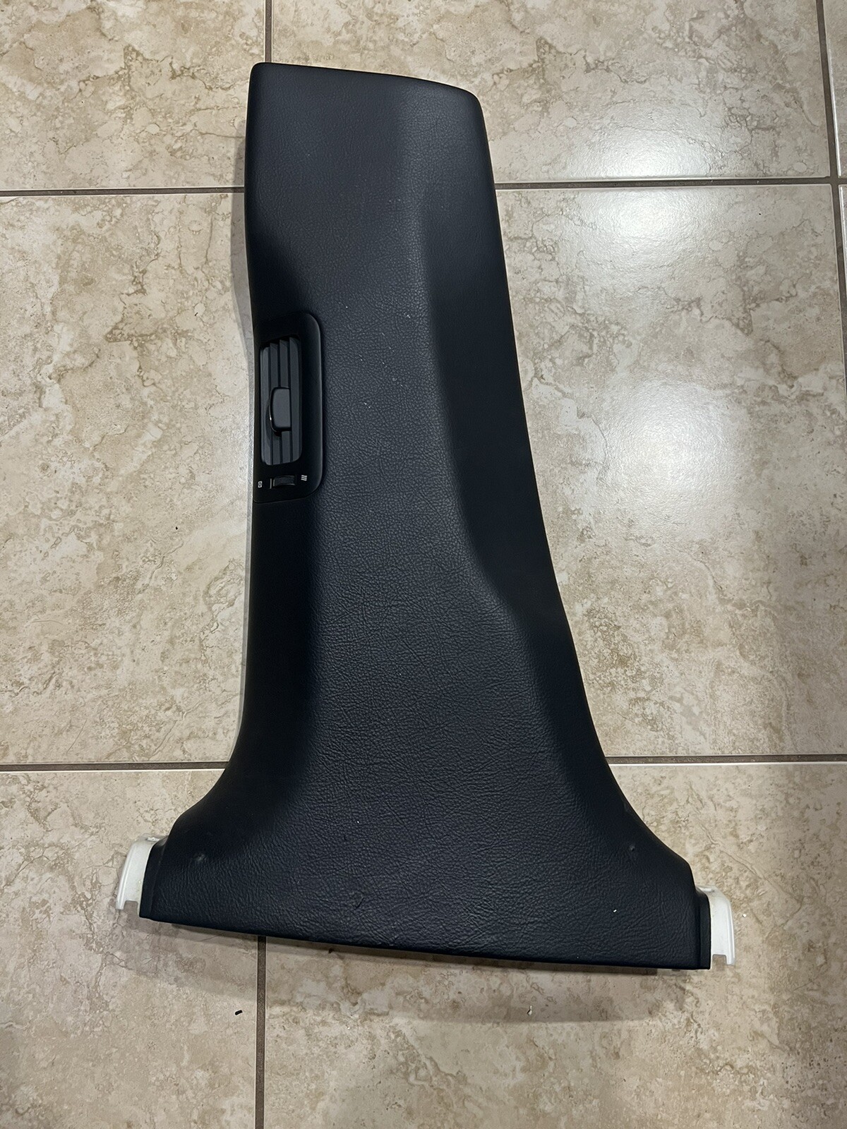 LEXUS LS460 DRIVER LOWER SIDE PANEL MOLDING B PILLAR BELOW SEATBELT BLACK 07-12