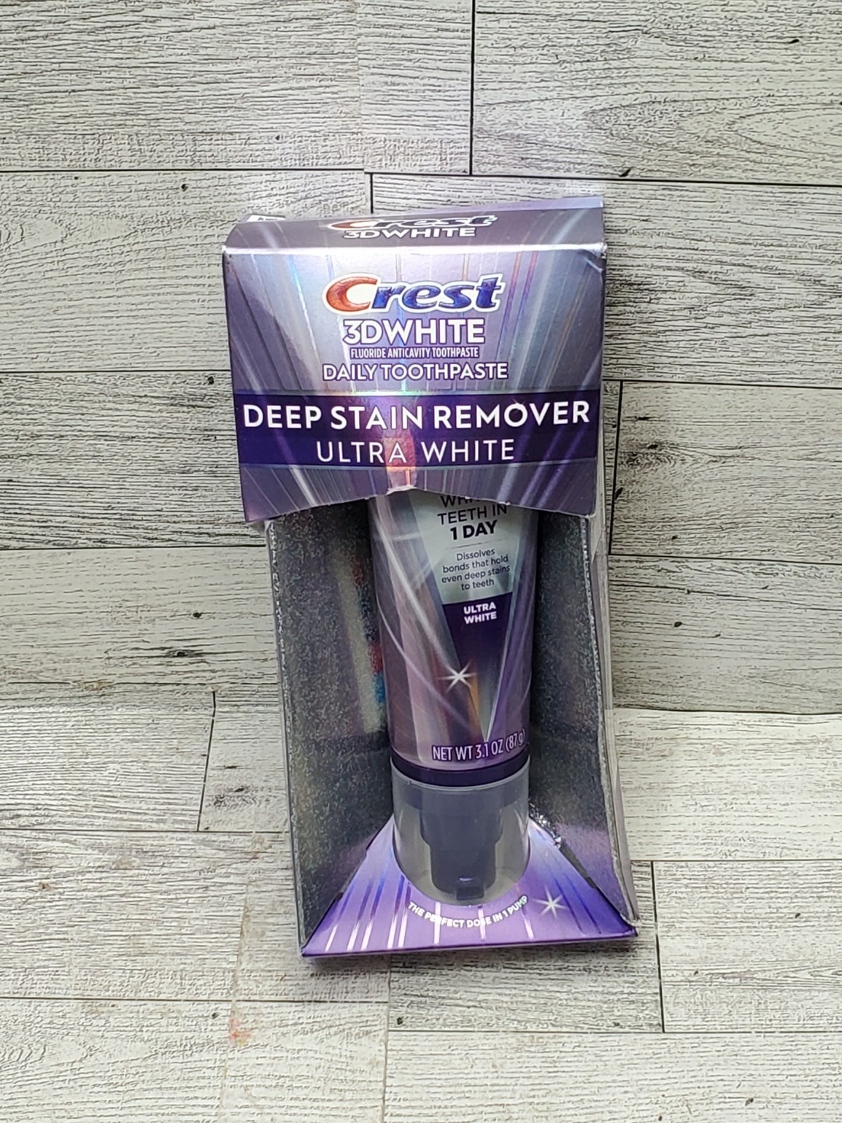 Crest 3D White Deep Stain Remover Whitening Toothpaste Mint, 3.1 Oz - Exp 2028