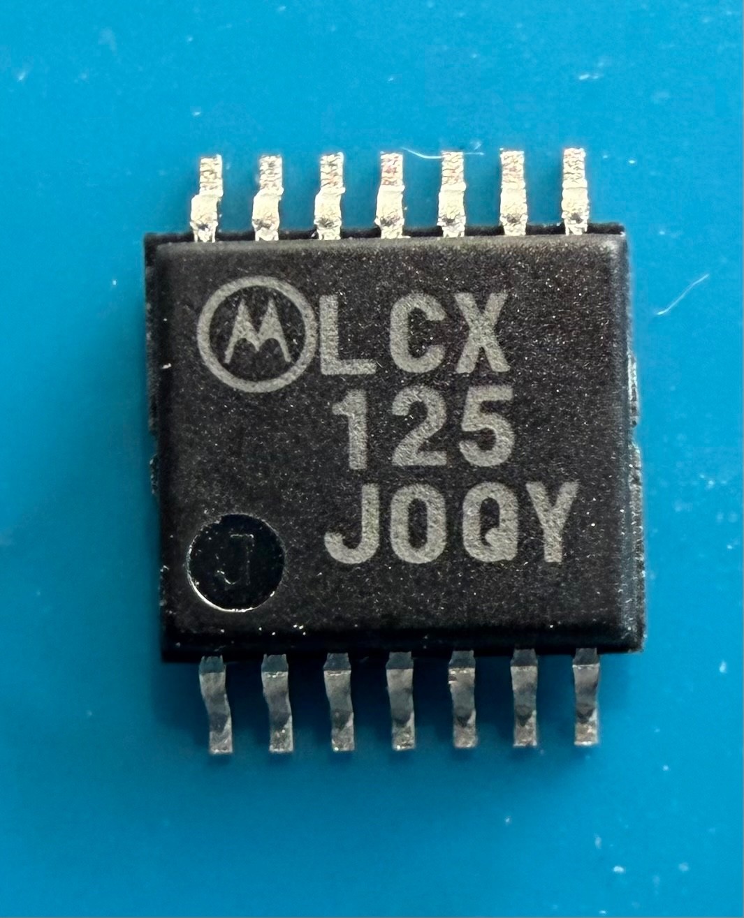 Motorola LCX125 Integrated Circuit