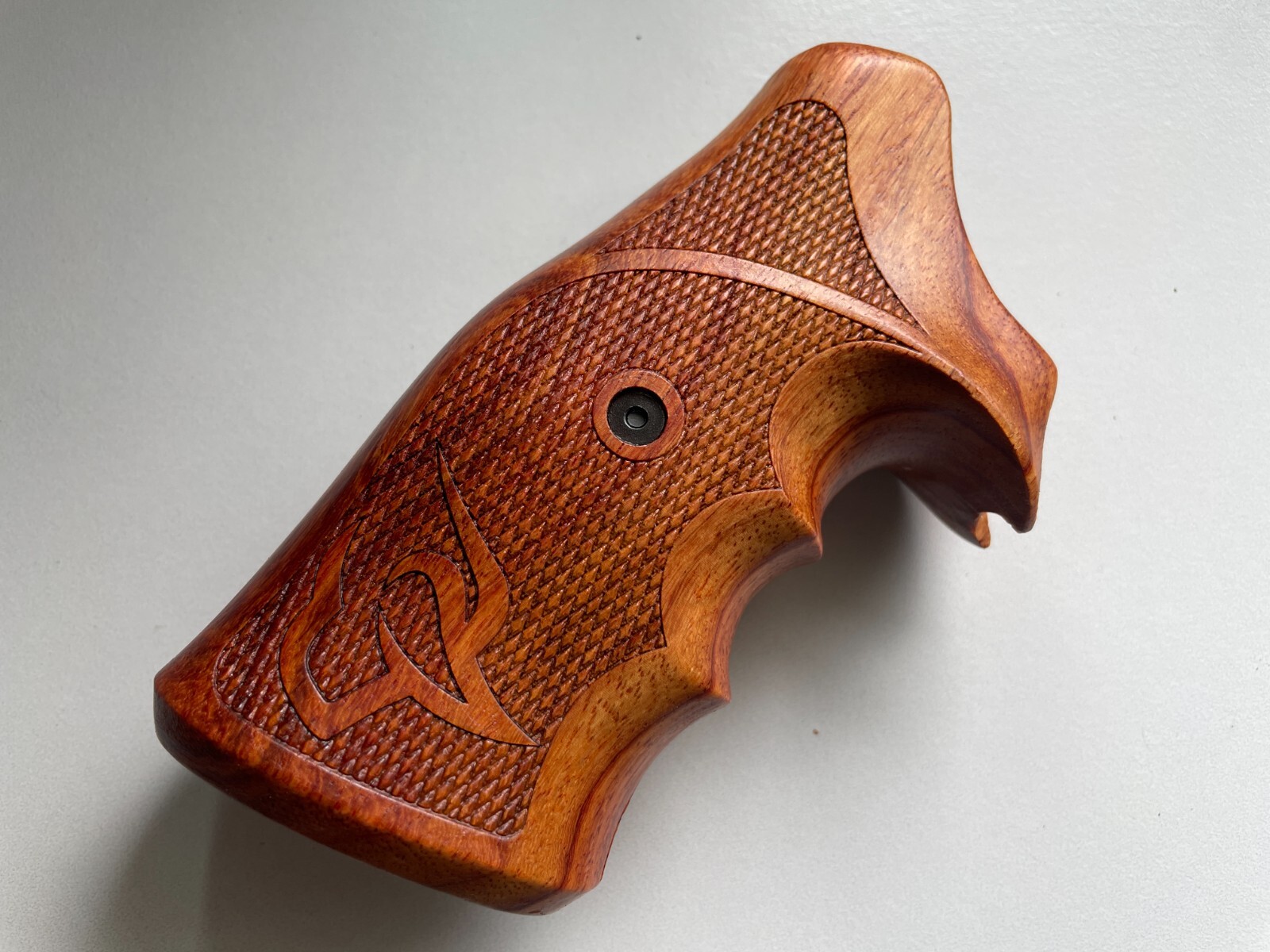 New Hardwood Grip for New Taurus Medium/Large Fame .357 M44 65 607 608 669 #03