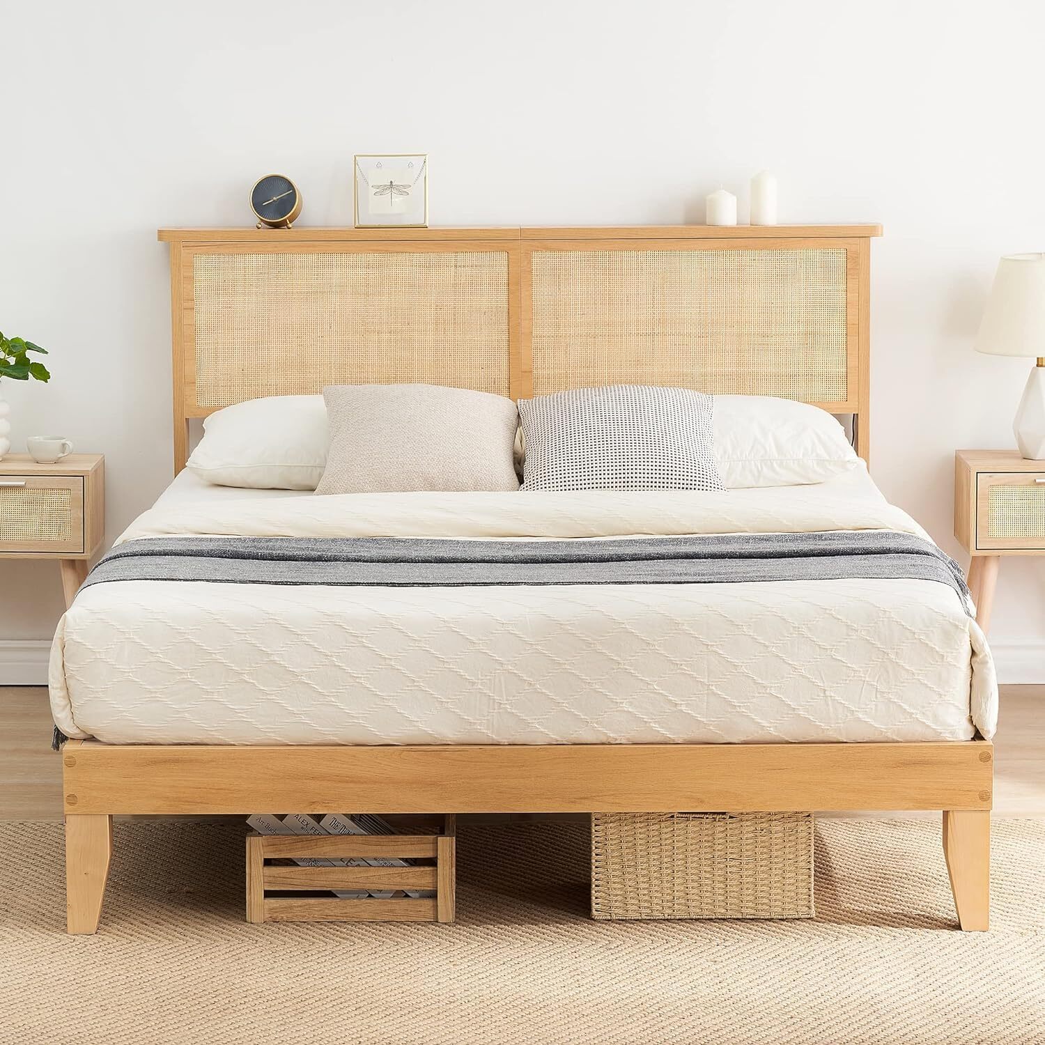 Queen Size Bed Frme W/Rttn Hedbord nd LED Lights Rttn Bed Frme Woode