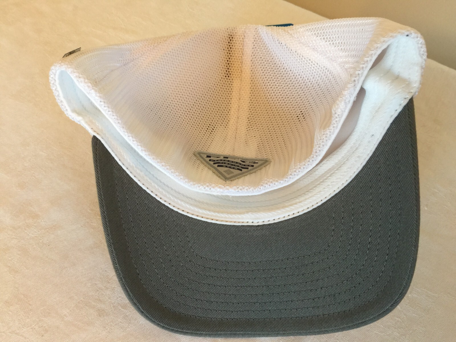 NWT Columbia Trucker L/XL Flexfit Fitted Cap Hat Gray w White Mesh PFG Fish Flag