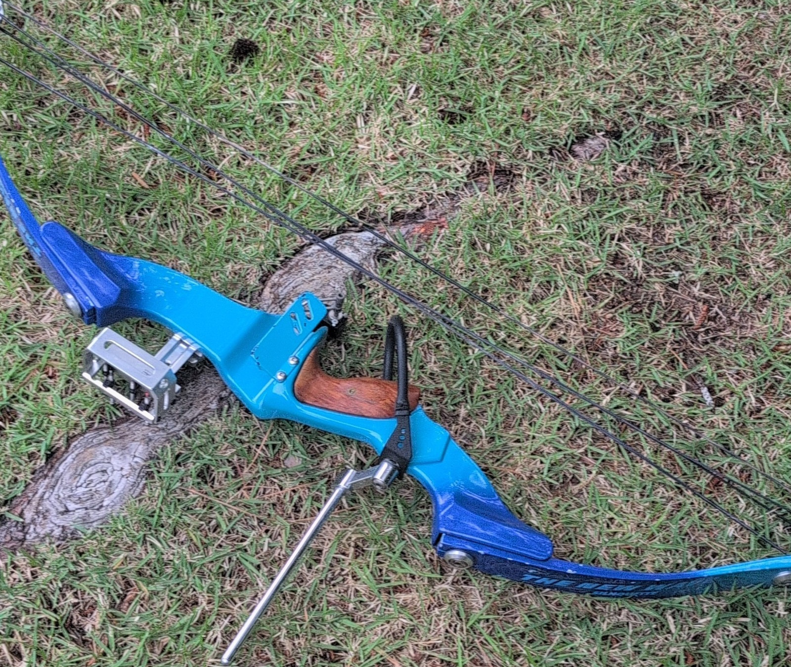 Point Blank The New Wave Carbon compound Bow Blue Right Hand Target