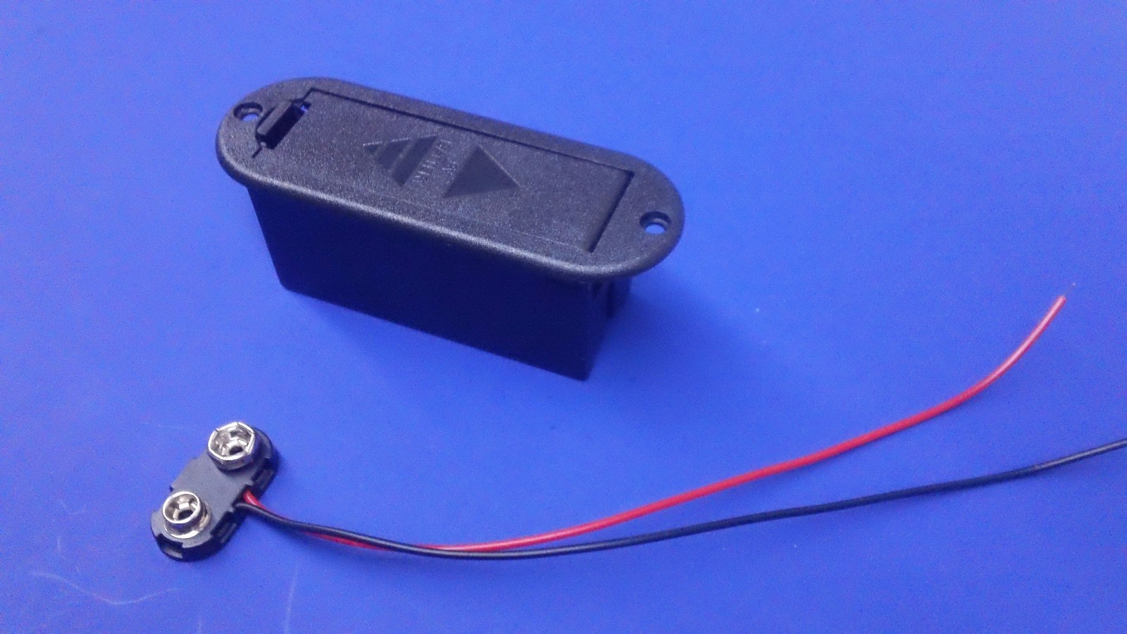 9 volt / 9v BATTERY holder with power cable - Flush Panel Mount Black Plastic