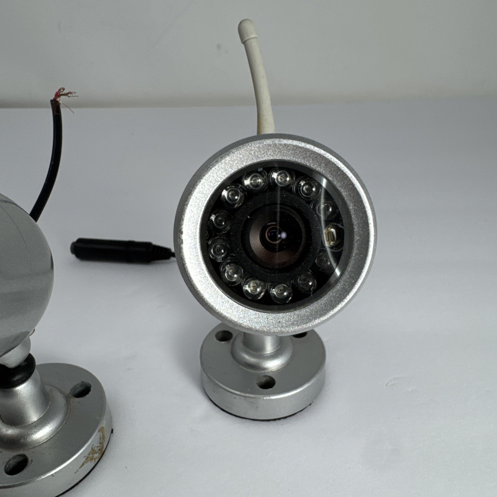 x2 Lorex Silver Security Cameras mc7301 Need To Be Rewired