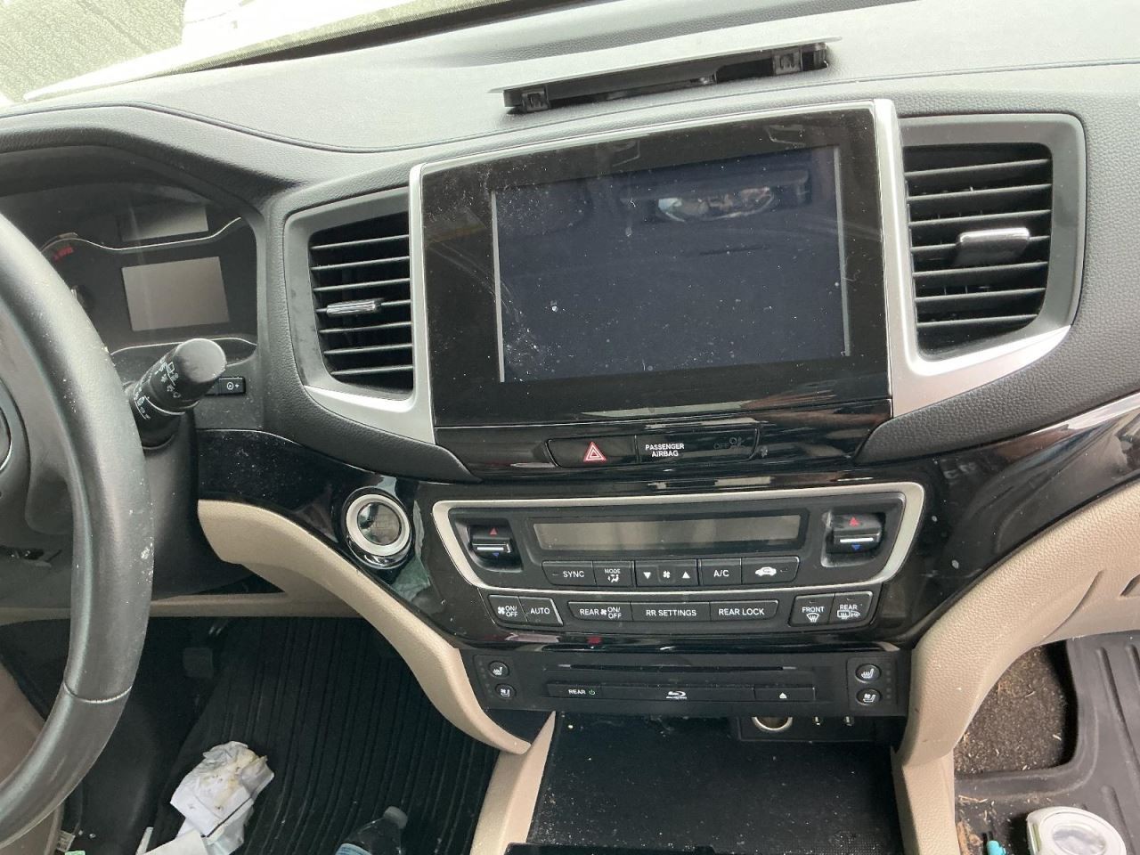 PILOT 2017 Glove Box 5021571