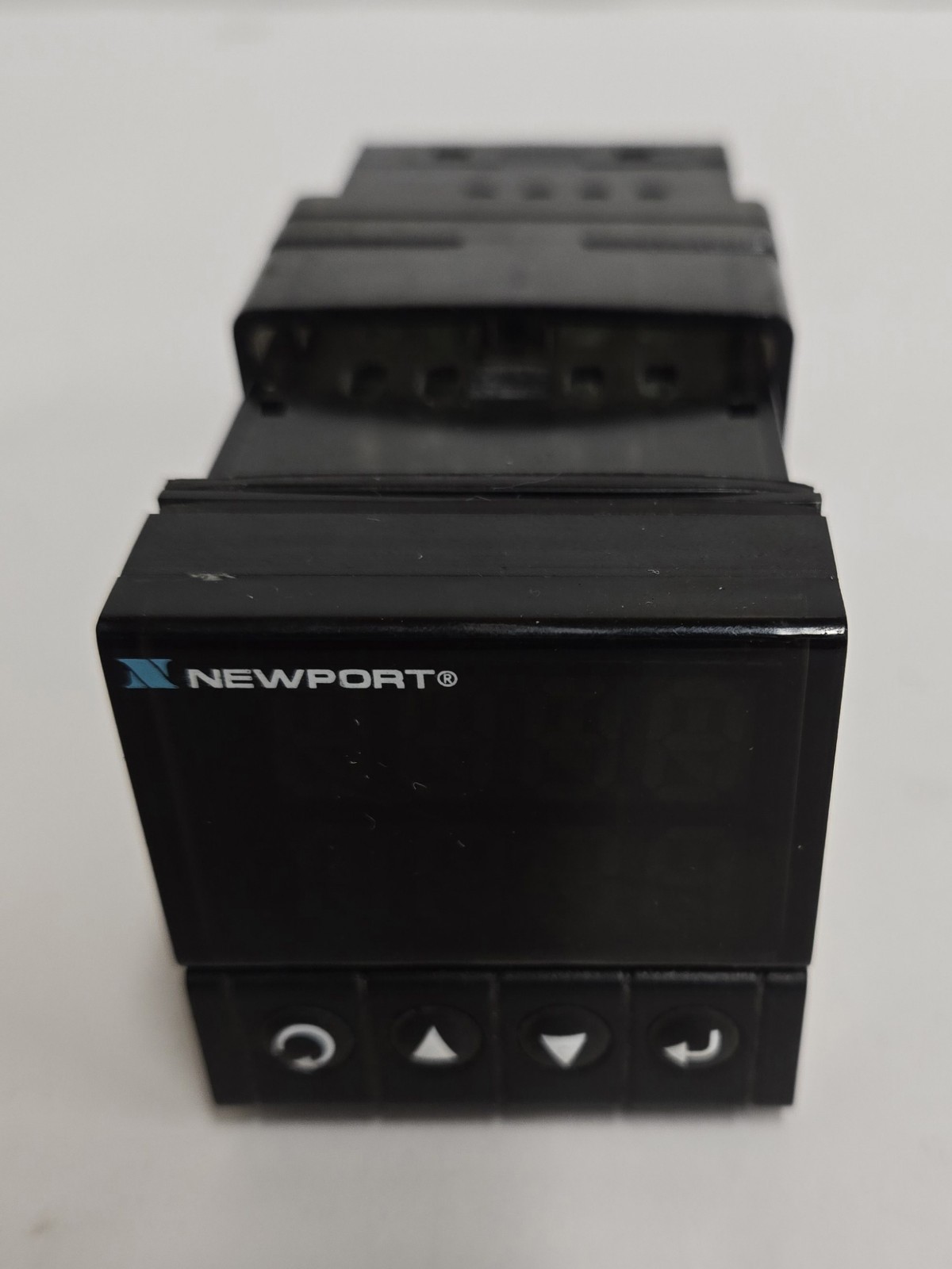NEWPORT i16D52 TEMPERATURE CONTROLLER.