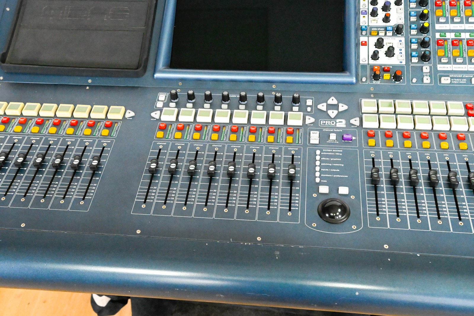 Midas PRO2 Live Digital Audio Mixing Console with Flight Case CG01VMV