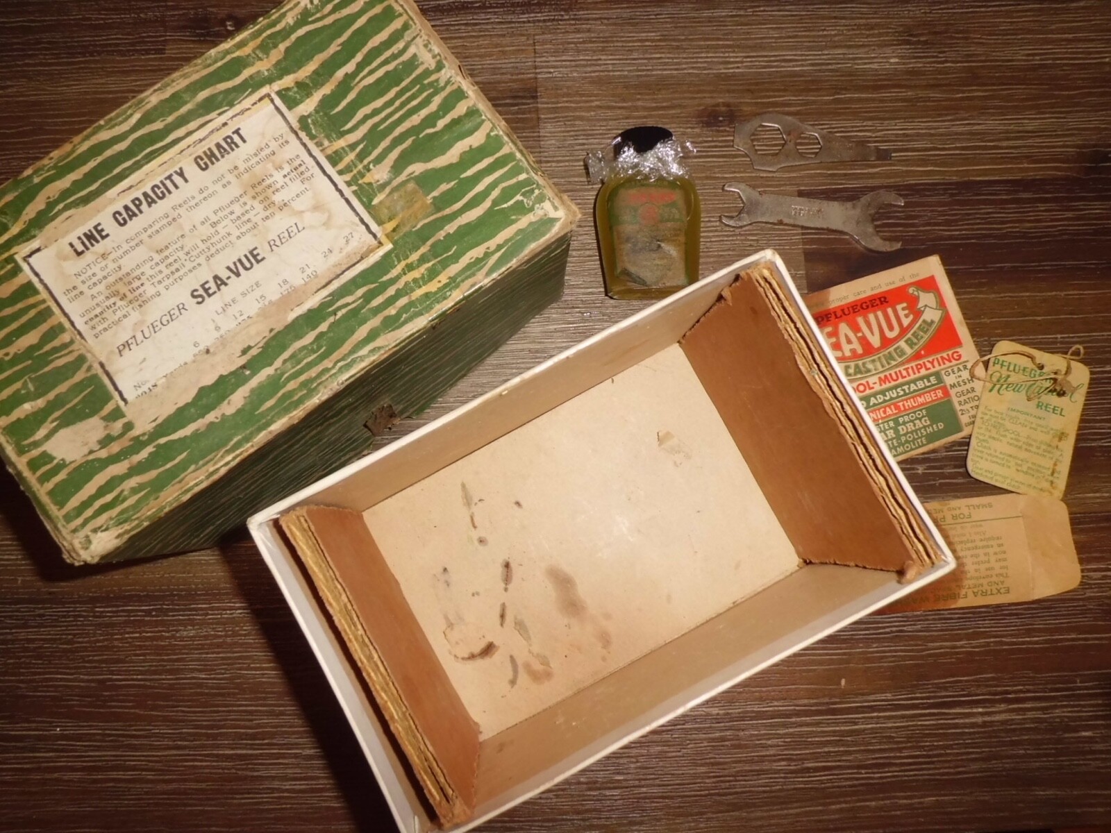 BOX for Vintage Pflueger Sea-Vue 2048 Conventional Reel made in USA W/ Contents
