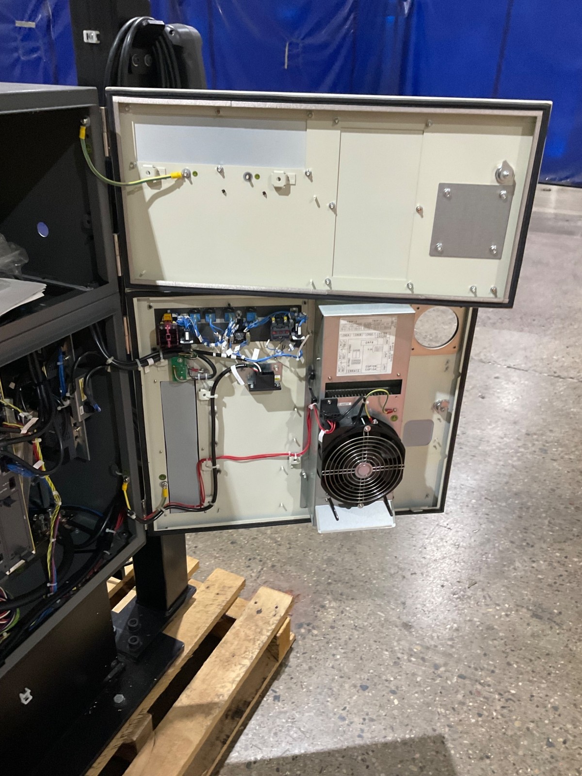 FANUC CR-35IA COLLABORATIVE ROBOT W R-30IB CONTROLLER W END OF ARM VISION