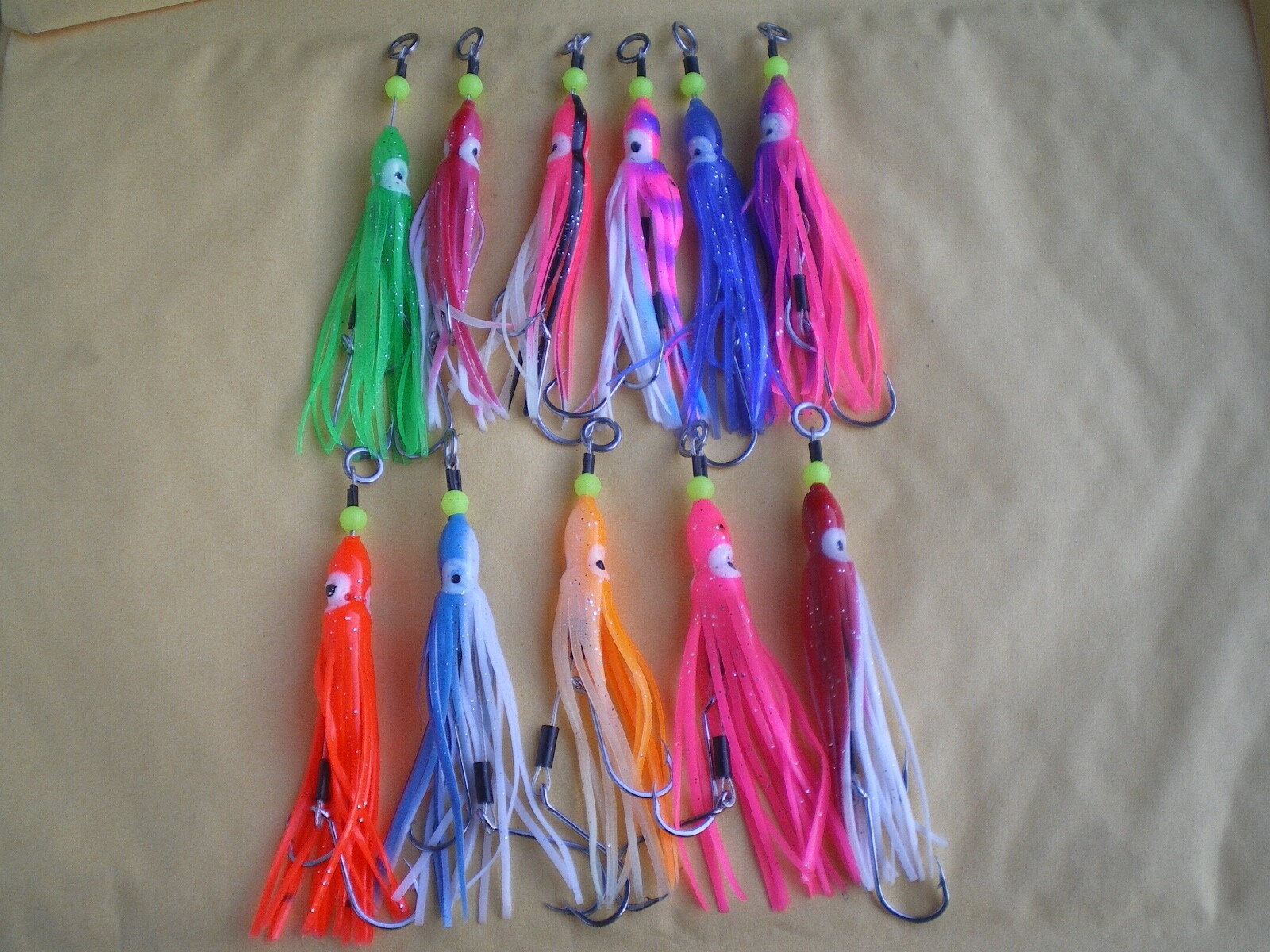 8 PCS. 2 S.S. ASSIST HOOKS #3/0 W/SQUID SKIRT HOOCHIE BAIT & S.S. WIRE LEADER