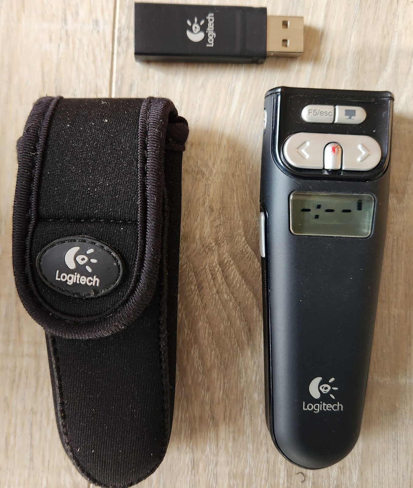 Logitech R-RB5 Cordless 2.4 GHz Laser Pointer Presenter LCD Timer 50 Range
