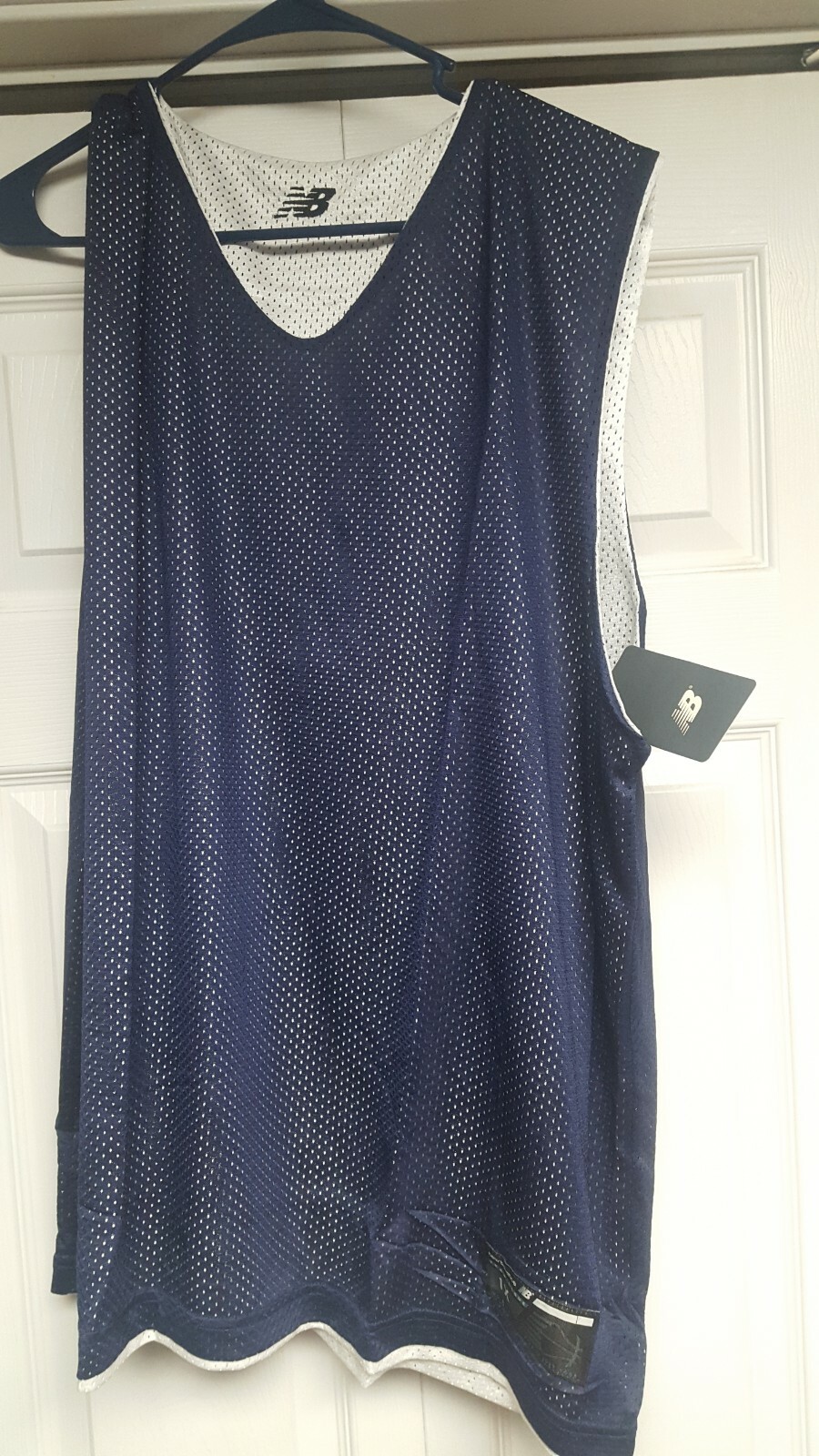 NEW BALANCE MENS REVERSE TANK TOP    SIZE XLARGE